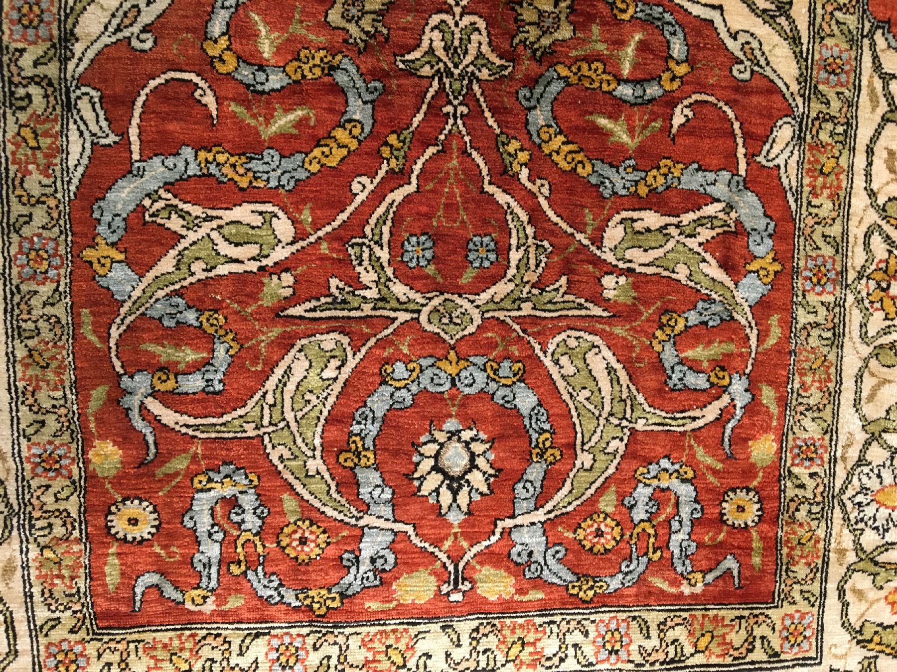Detail e: Feiner Seiden Hereke "Metallbrokat" alt, Türkei, um 1950, reine Naturseide mit Metallbrokat. Feiner Hereke wohl aus den berühmten ...