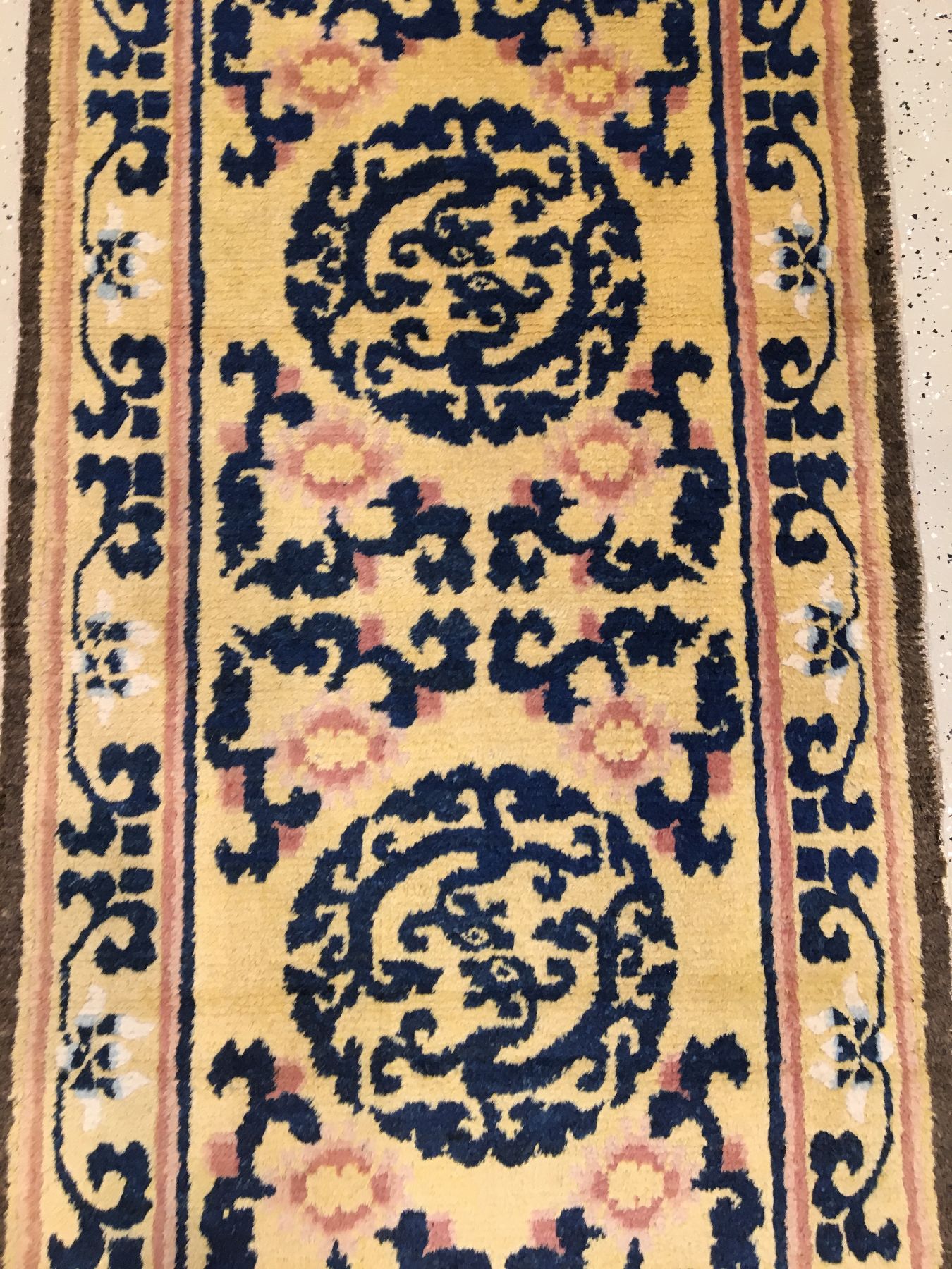 Detail a: Gelber Ning-Hsia "Laubdrachen" antik (Qing Dynastie), Westchina, 19.Jhd., Wolle geknüpft auf Baumwolle. Kaiserlicher Ning-Hsia mit ...
