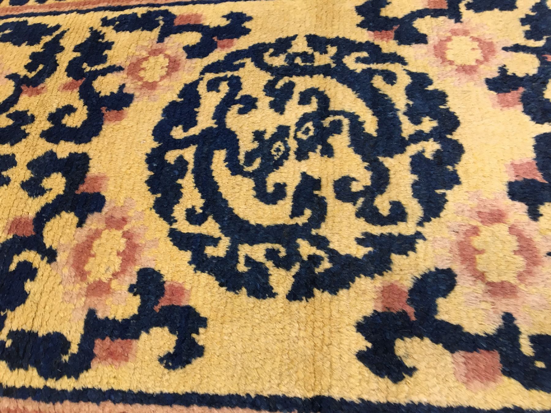 Detail c: Gelber Ning-Hsia "Laubdrachen" antik (Qing Dynastie), Westchina, 19.Jhd., Wolle geknüpft auf Baumwolle. Kaiserlicher Ning-Hsia mit ...