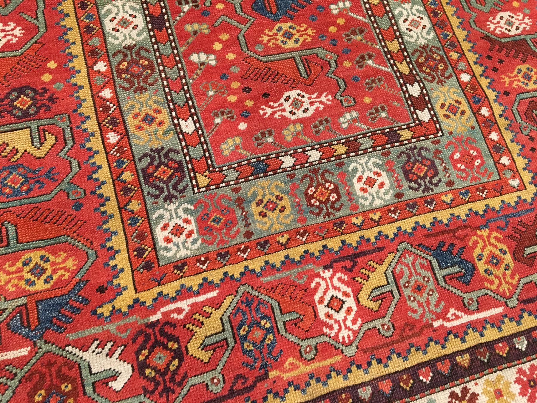 Detail d: Feiner Melas antik, Südwestanatolien, 19.Jhd., Wolle geknüpft auf Wolle. Fein geknüpfter sogenannter Ada-Melas mit herstklassigen Naturfarben wie ...