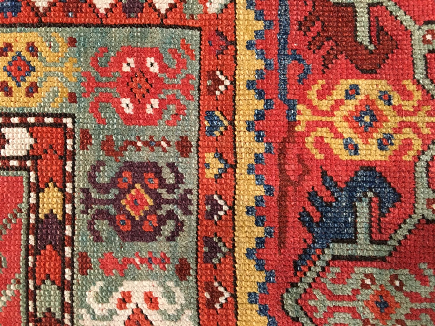 Detail e: Feiner Melas antik, Südwestanatolien, 19.Jhd., Wolle geknüpft auf Wolle. Fein geknüpfter sogenannter Ada-Melas mit herstklassigen Naturfarben wie ...