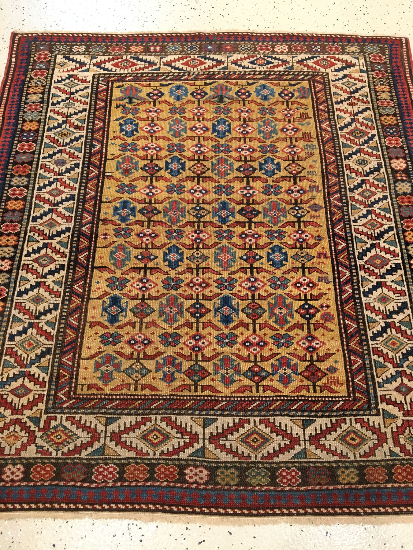 Detail b: Feiner gelber Dagestan antik, Nordostkaukasus, 19.Jhd., Wolle geknüpft auf Wolle. Feiner Dagehstan mit gelben Grund im sogenannten ...