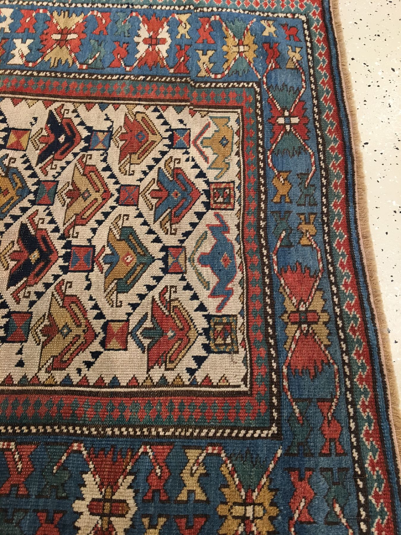 Detail f: Feiner weißgrundiger Kuba Schirwan antik, Ostkaukasus, 19.Jhd., Wolle geknüpft auf Wolle. Seltener kleinformatiger Schirwan aus dem Kuba-Gebiet ...