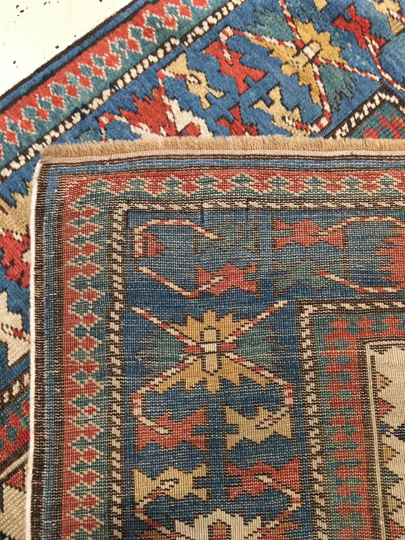 Detail i: Feiner weißgrundiger Kuba Schirwan antik, Ostkaukasus, 19.Jhd., Wolle geknüpft auf Wolle. Seltener kleinformatiger Schirwan aus dem Kuba-Gebiet ...