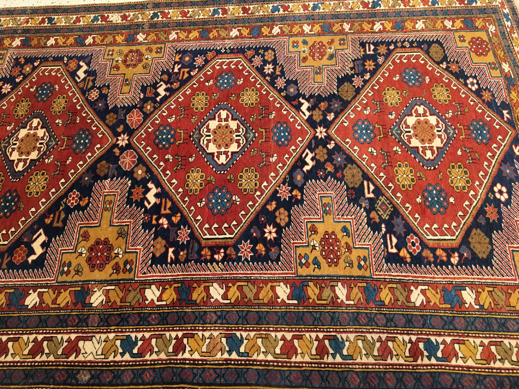 Detail b: Feiner Chila antik, Südostkaukasus Azerbaijan Baku-Gebiet, 19.Jhd., Wolle geknüpft auf Wolle. Sehr fein und sauber geknüpfter Teppich aus dem ...