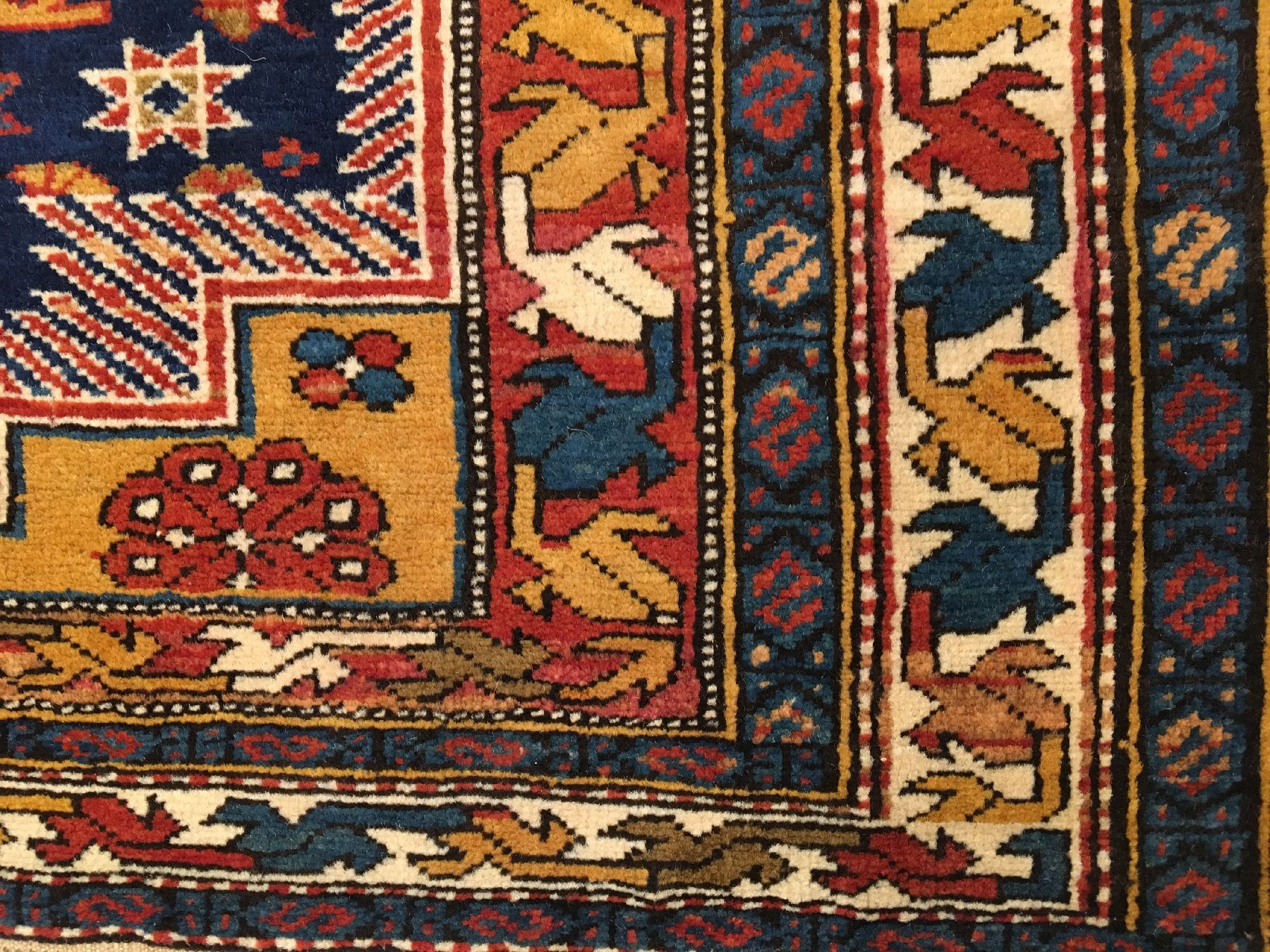 Detail e: Feiner Chila antik, Südostkaukasus Azerbaijan Baku-Gebiet, 19.Jhd., Wolle geknüpft auf Wolle. Sehr fein und sauber geknüpfter Teppich aus dem ...
