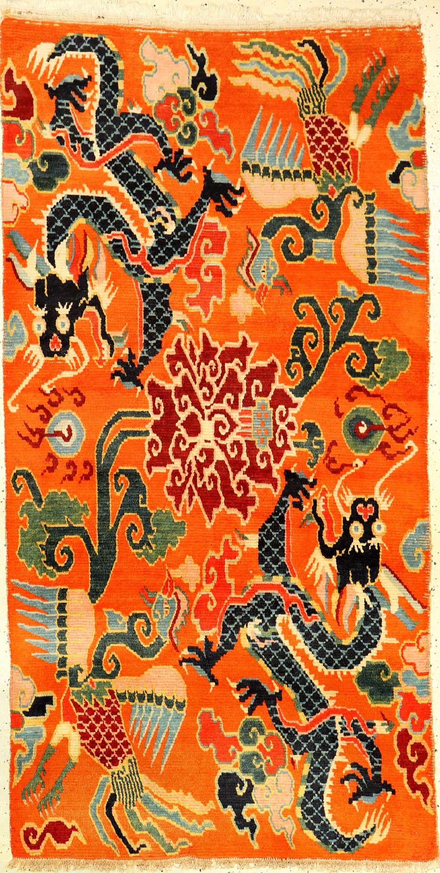 Schigatse "Khaden" alt (Drachen & Phönyx), Südtibet, um 1920, Korkwolle geknüpft auf Wolle. Tibetischer Hochzeitsteppich im klassischen ...