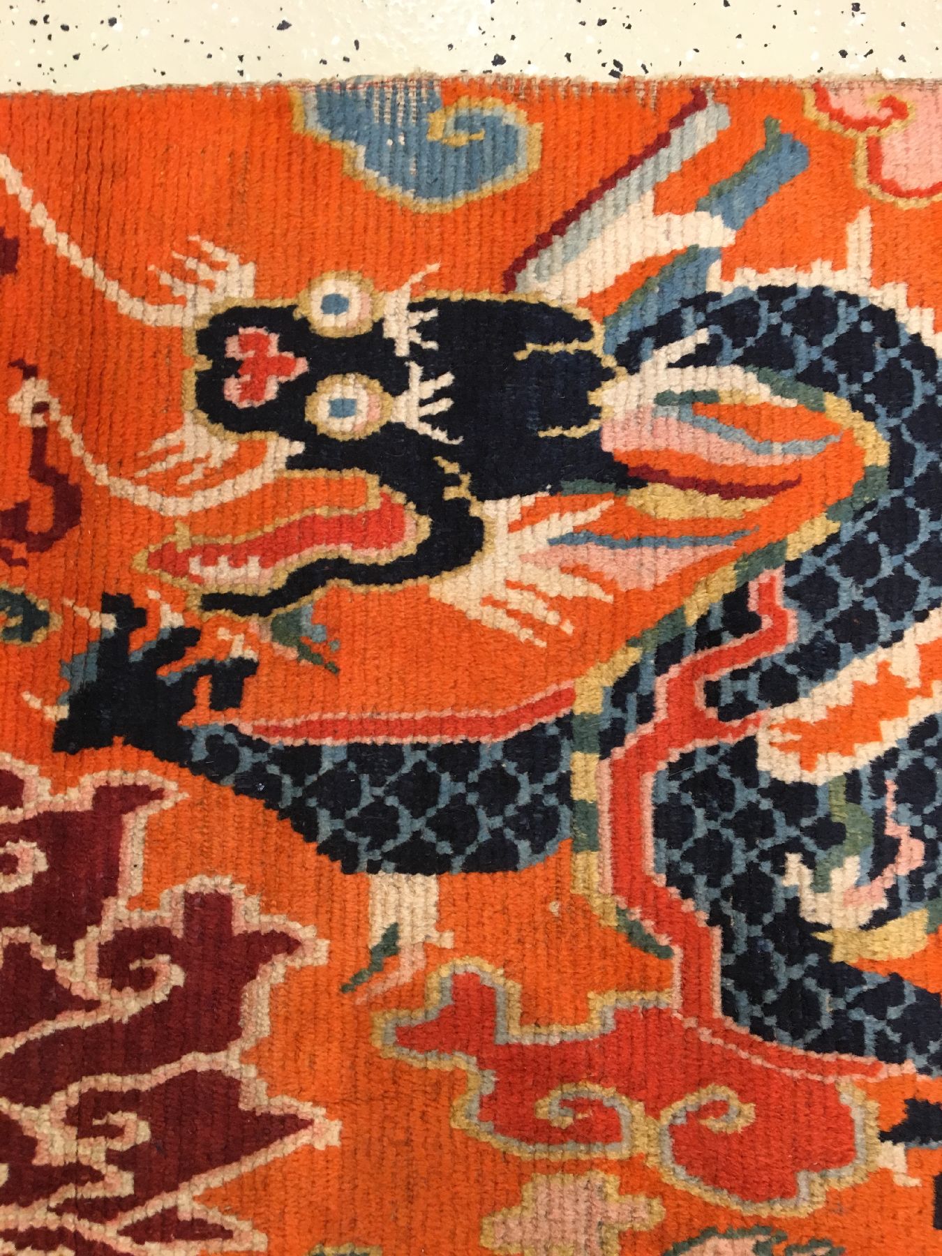Detail b: Schigatse "Khaden" alt (Drachen & Phönyx), Südtibet, um 1920, Korkwolle geknüpft auf Wolle. Tibetischer Hochzeitsteppich im klassischen ...