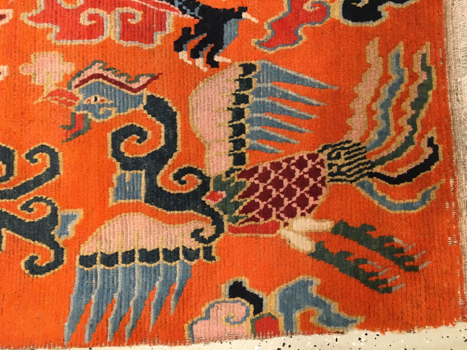 Detail d: Schigatse "Khaden" alt (Drachen & Phönyx), Südtibet, um 1920, Korkwolle geknüpft auf Wolle. Tibetischer Hochzeitsteppich im klassischen ...