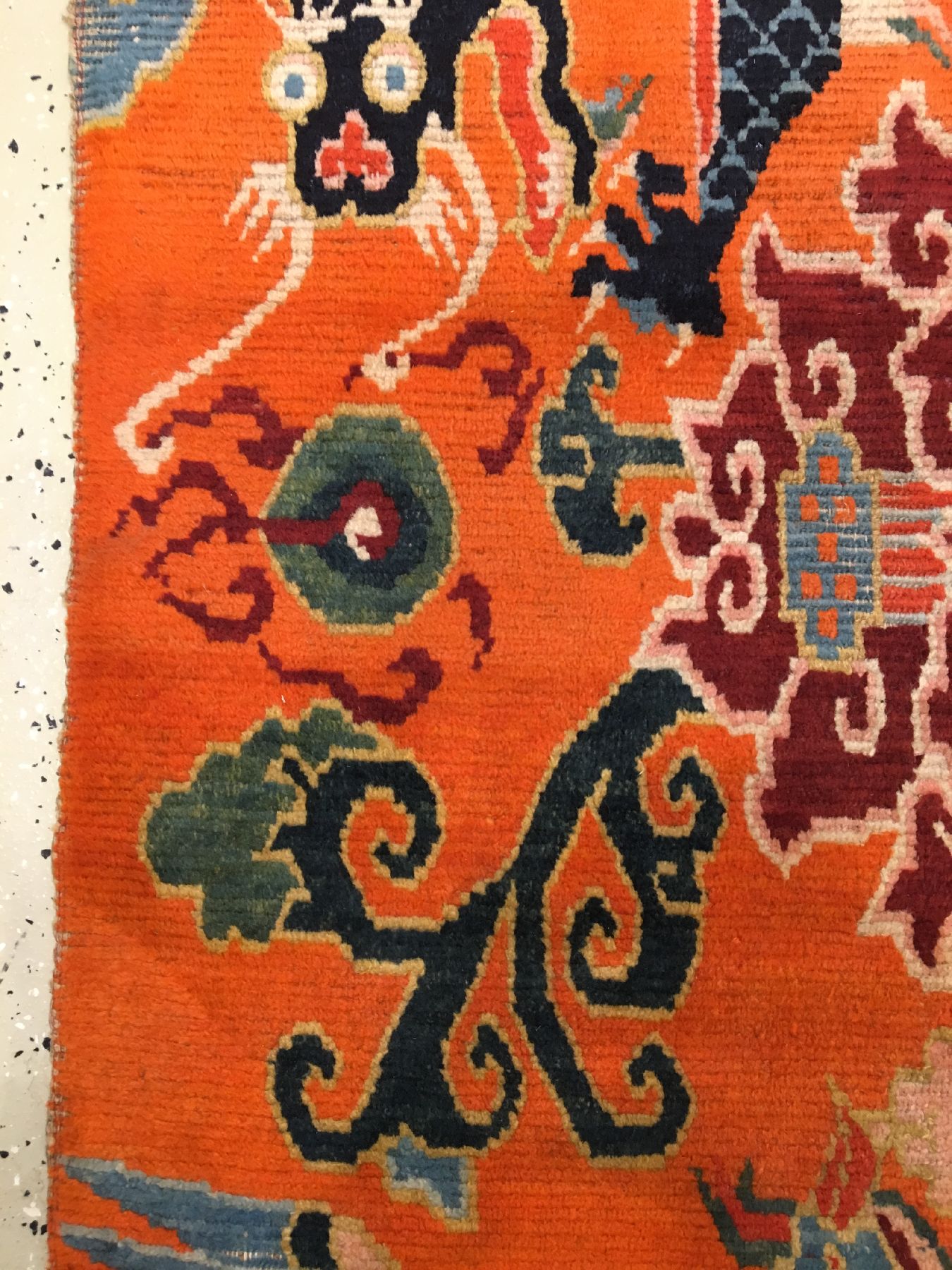 Detail e: Schigatse "Khaden" alt (Drachen & Phönyx), Südtibet, um 1920, Korkwolle geknüpft auf Wolle. Tibetischer Hochzeitsteppich im klassischen ...