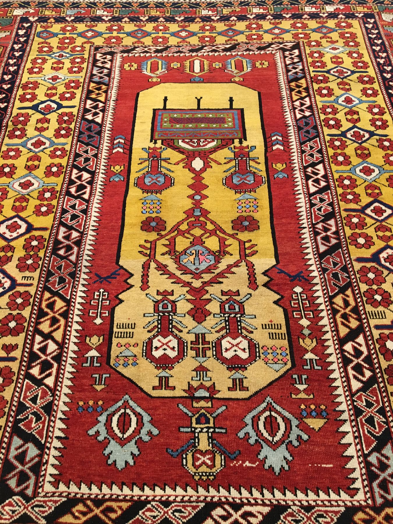 Detail c: Feiner und einzigartiger gelber Marasali "Königsthron-Teppich" (Part-Silk) antik, Ostkaukasus Schirwan-Region, 19.Jhd., Wol le mit ...