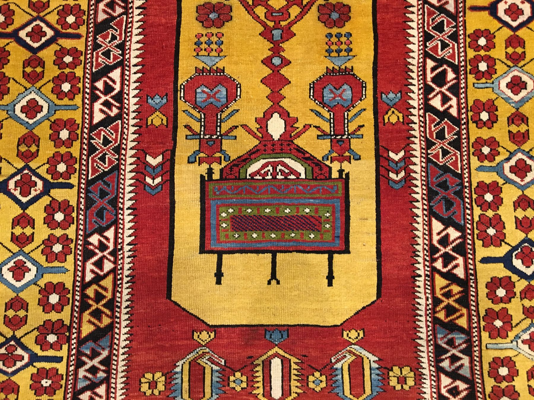 Detail e: Feiner und einzigartiger gelber Marasali "Königsthron-Teppich" (Part-Silk) antik, Ostkaukasus Schirwan-Region, 19.Jhd., Wol le mit ...