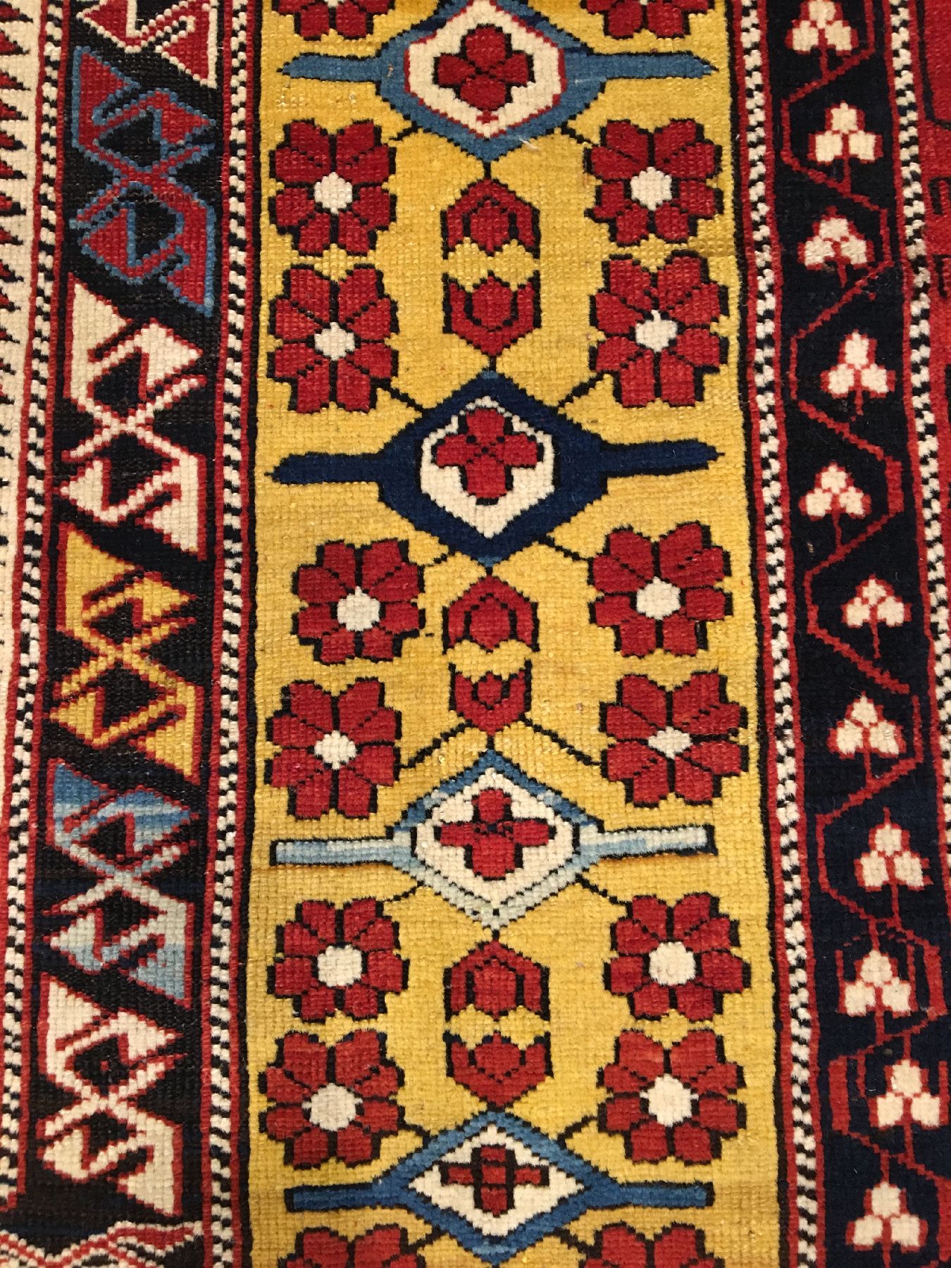 Detail h: Feiner und einzigartiger gelber Marasali "Königsthron-Teppich" (Part-Silk) antik, Ostkaukasus Schirwan-Region, 19.Jhd., Wol le mit ...