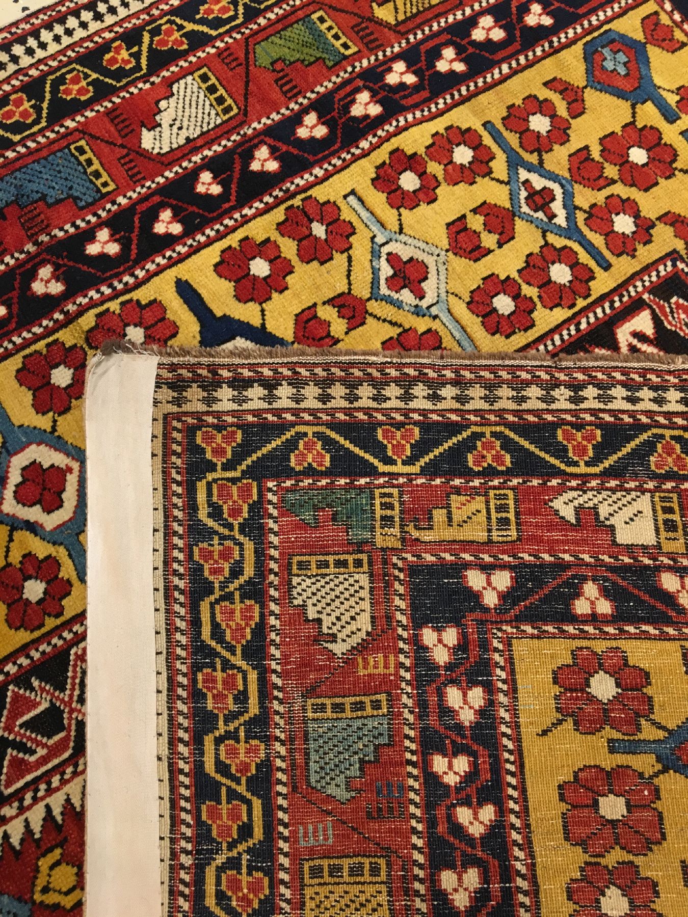 Detail i: Feiner und einzigartiger gelber Marasali "Königsthron-Teppich" (Part-Silk) antik, Ostkaukasus Schirwan-Region, 19.Jhd., Wol le mit ...