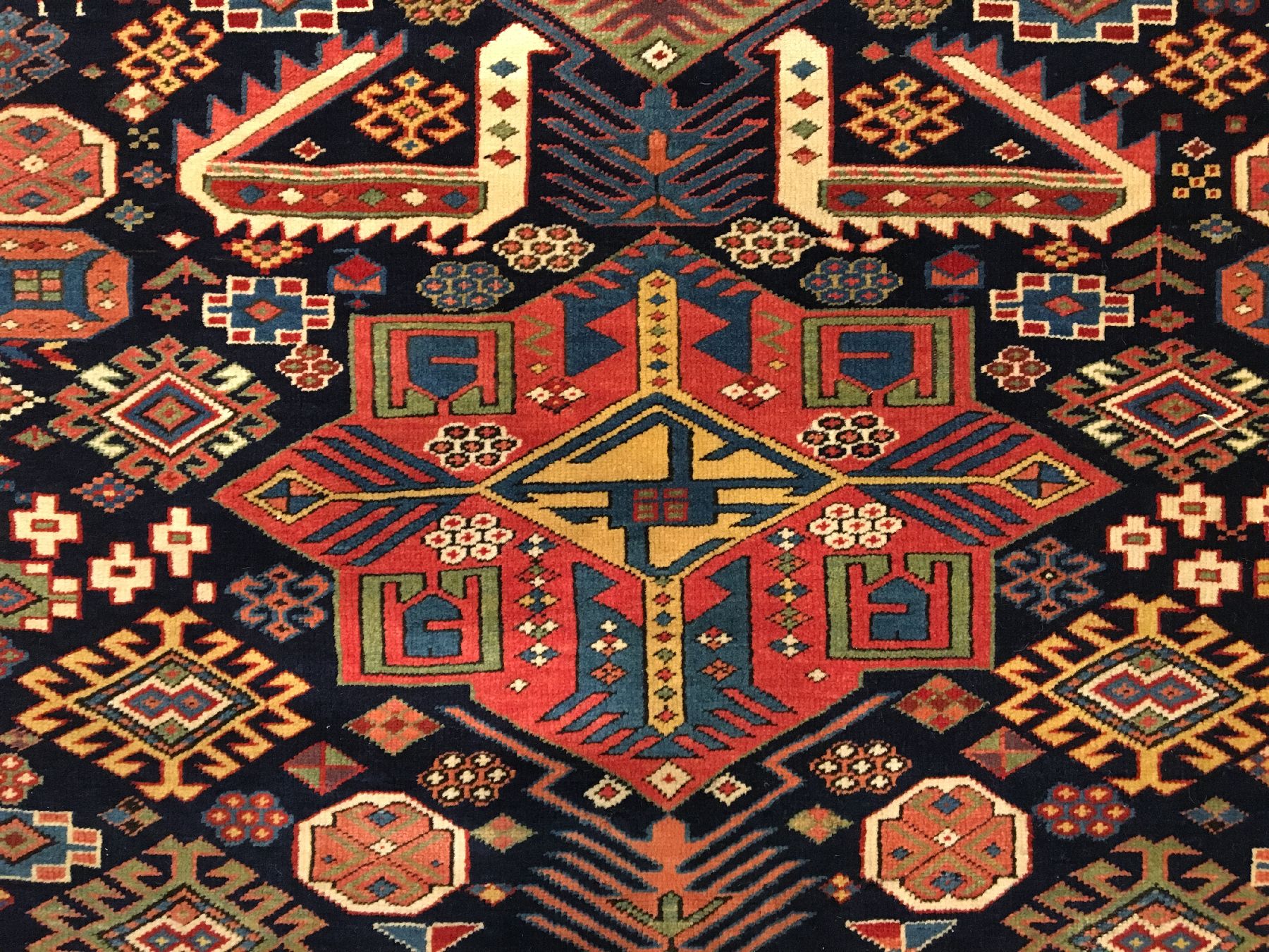 Detail d: Sehr feiner und einzigartiger Akstafa antik, Ostkaukasus Schirwan-Region, 19.Jhd., sehr feine Wolle geknüpft auf Wolle. Dieser hochfeine und gut ...