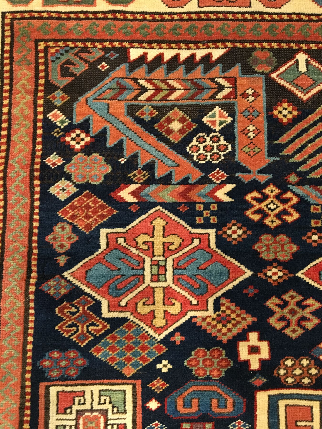 Detail g: Sehr feiner und einzigartiger Akstafa antik, Ostkaukasus Schirwan-Region, 19.Jhd., sehr feine Wolle geknüpft auf Wolle. Dieser hochfeine und gut ...