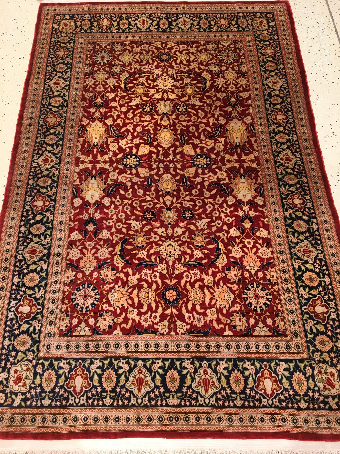 Detail a: Feiner Seiden Hereke alt (Signiert), Türkei, um 1960, reine Naturseide. Feiner und eleganter Seiden Hereke mit Blüten allover Muster und roten ...