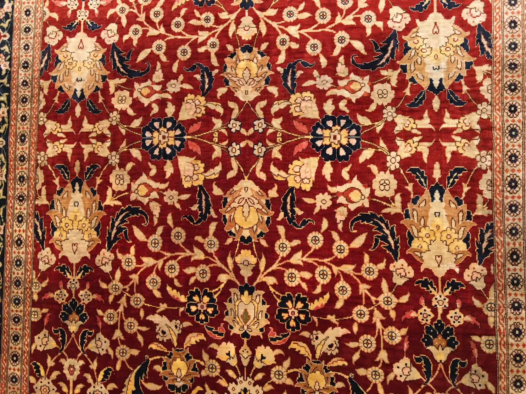 Detail c: Feiner Seiden Hereke alt (Signiert), Türkei, um 1960, reine Naturseide. Feiner und eleganter Seiden Hereke mit Blüten allover Muster und roten ...