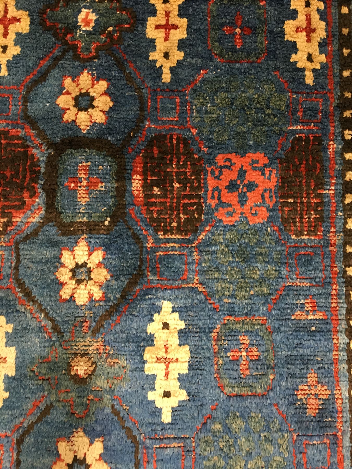 Detail d: Seltener früher Seiden Kansu antik, Westchina, frühes 19.Jhd., reine Wildseide geknüpft auf Baumwolle. Dieser rare himmelblaue Seiden Kansu zeigt ...