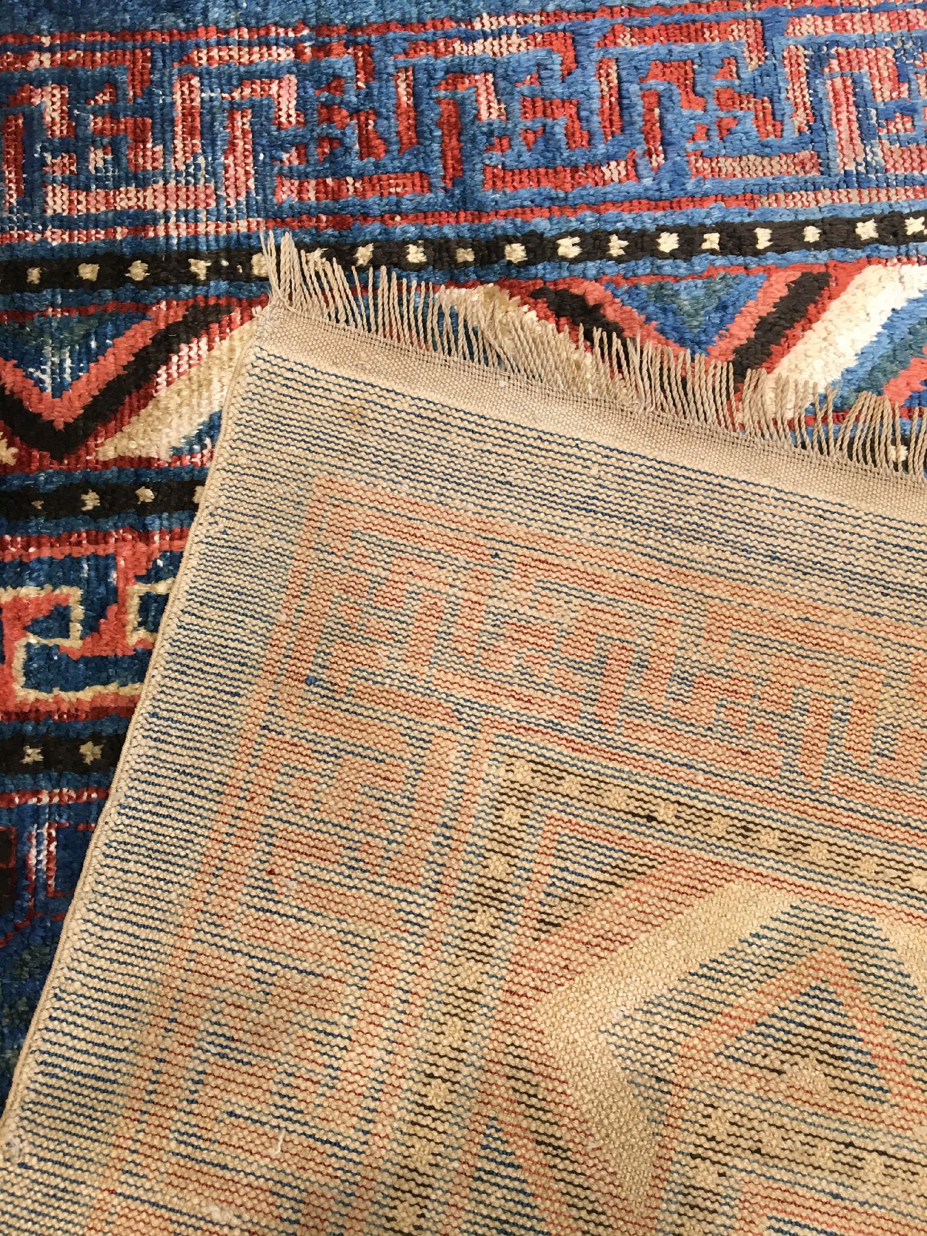 Detail i: Seltener früher Seiden Kansu antik, Westchina, frühes 19.Jhd., reine Wildseide geknüpft auf Baumwolle. Dieser rare himmelblaue Seiden Kansu zeigt ...