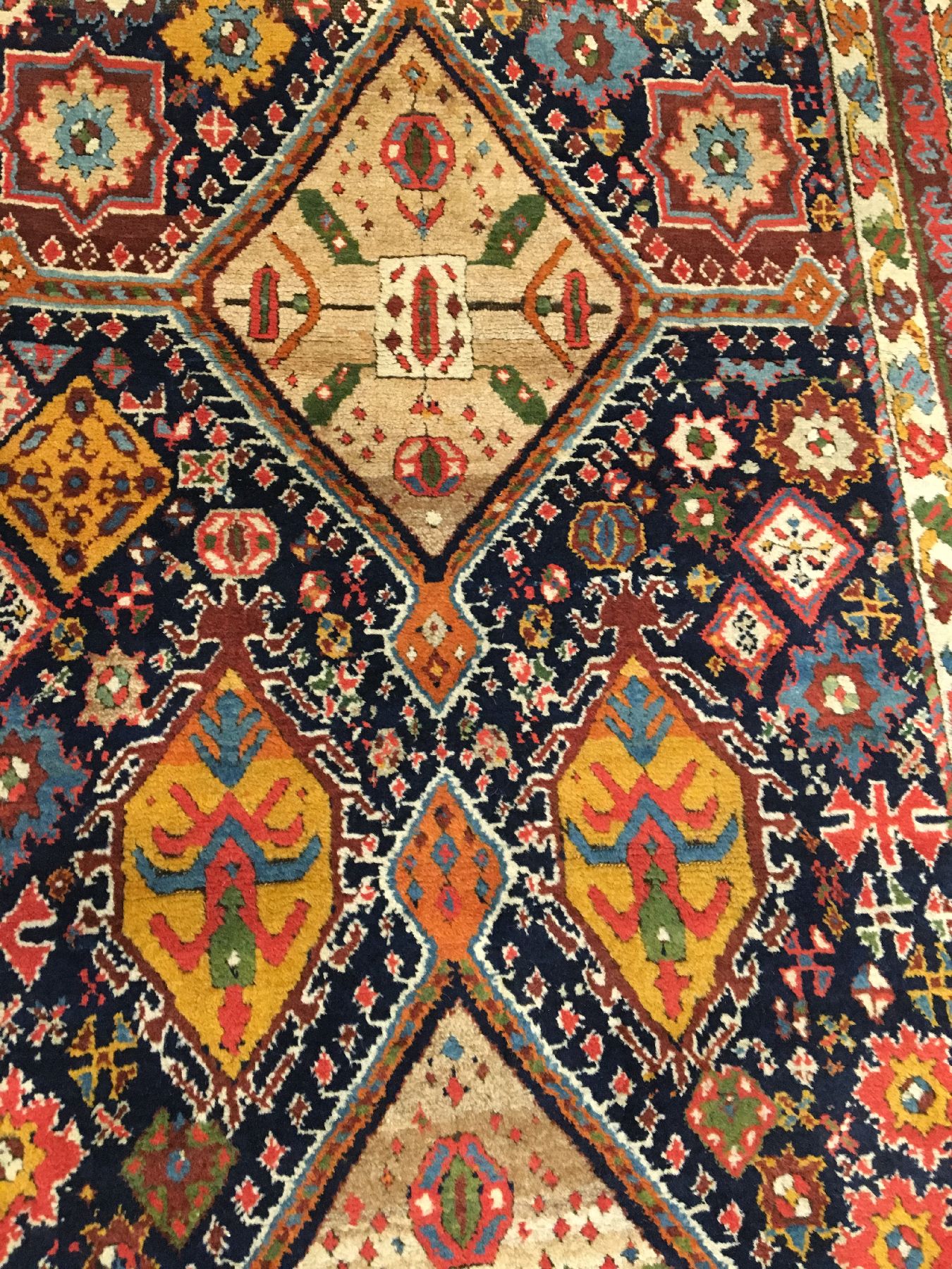 Detail b: Seltener Sautschbulag antik, Nordwestpersien Azerbaijan, 19.Jhd., Wolle mit naturbelassener Kamelwolle geknüpft auf Wolle. Diese feine kurdische ...