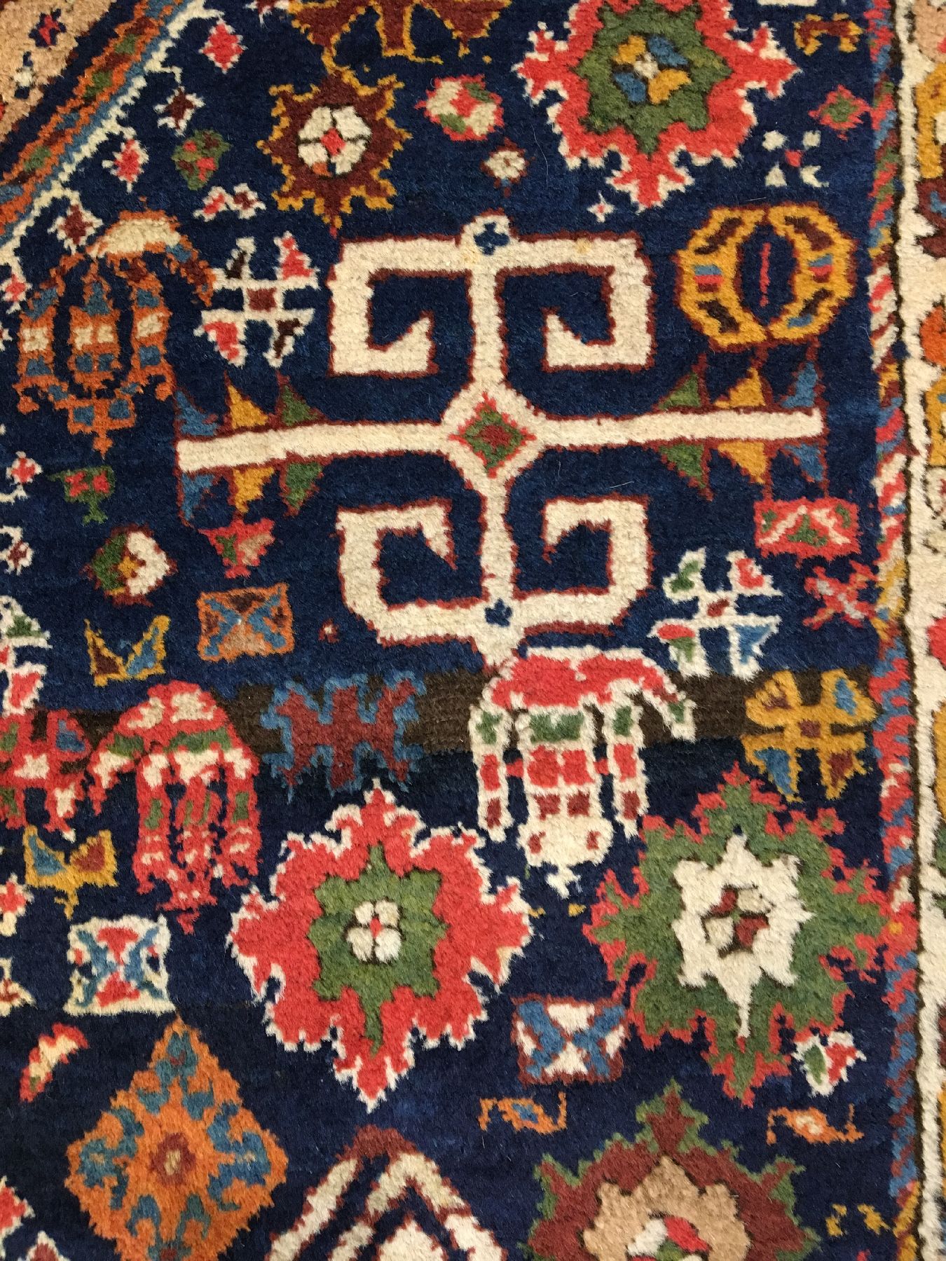 Detail h: Seltener Sautschbulag antik, Nordwestpersien Azerbaijan, 19.Jhd., Wolle mit naturbelassener Kamelwolle geknüpft auf Wolle. Diese feine kurdische ...