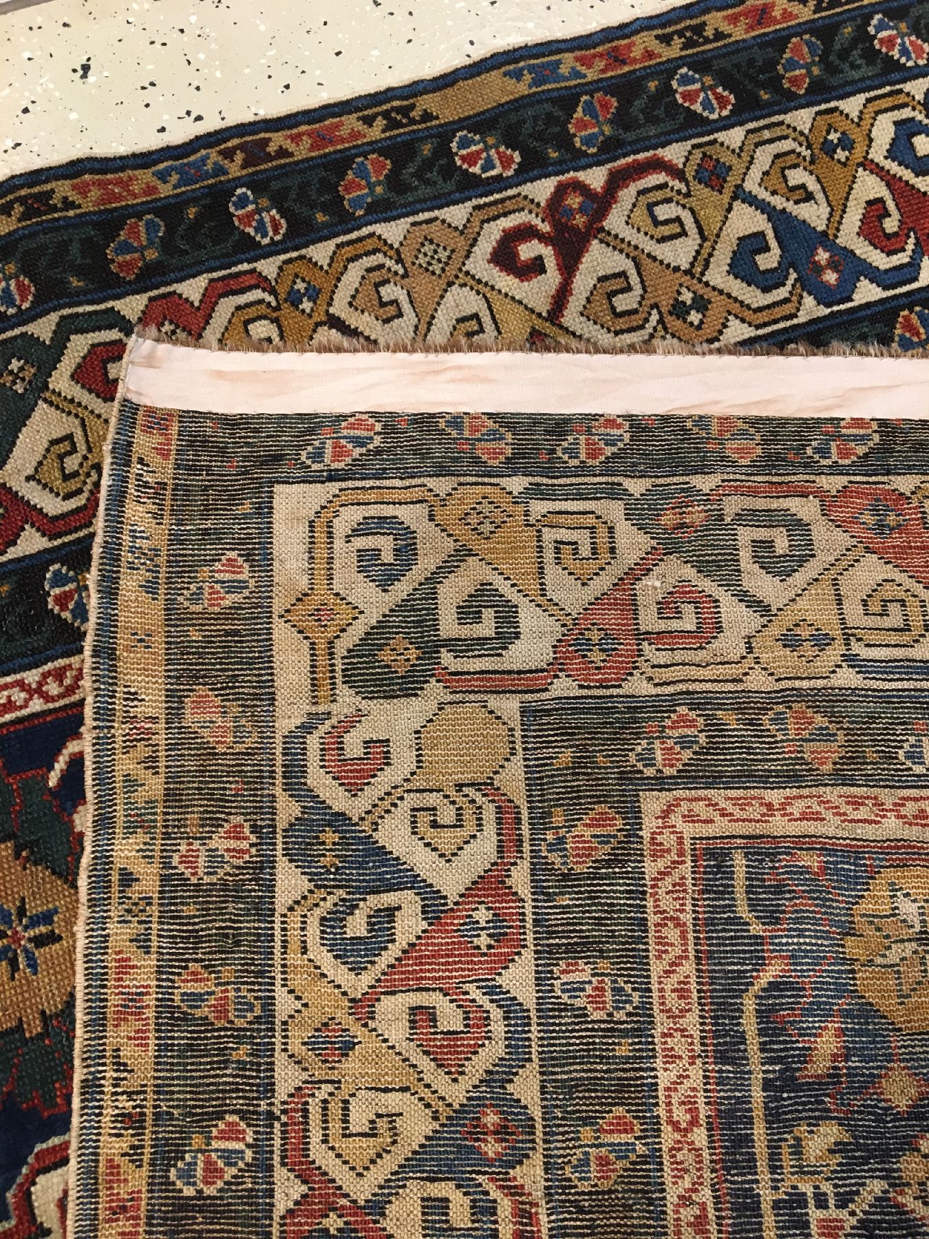 Detail i: Blattgabel Schirwan "Galerie" antik, Ostkaukasus, 19.Jhd., Wolle geknüpft auf Wolle. Feiner Schirwan im Galerie-Format mit typischen ...
