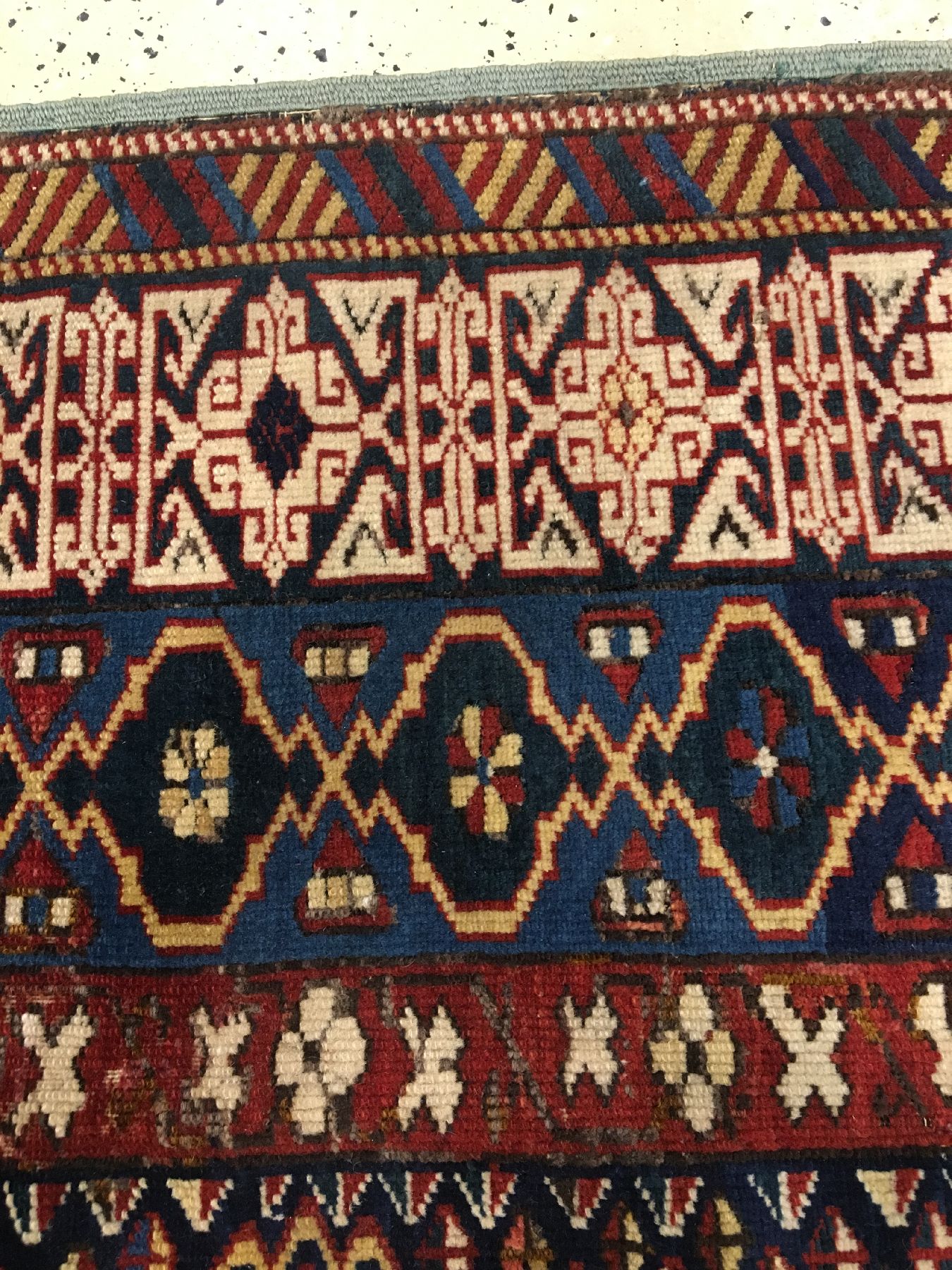 Detail h: Feiner Kuba Schirwan antik, Ostkaukasus, 19.Jhd., Wolle geknüpft auf Wolle. Feiner Schirwan aus der Kuba-Region mit charakteristischer Kufi ...