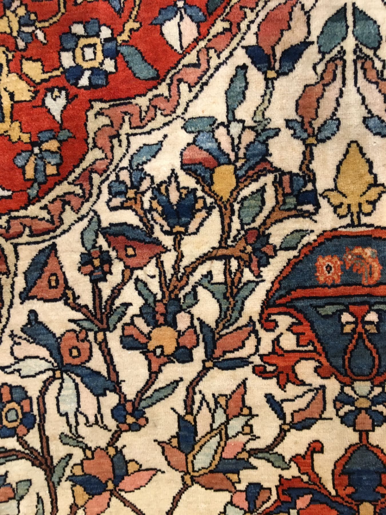 Detail f: Feiner weißgrundiger Farahan antik, Westpersien, Ende 19.Jhd., Korkwolle geknüpft auf Baumwolle. Fein geknüpfter Farahan mit sehr eleganten ...