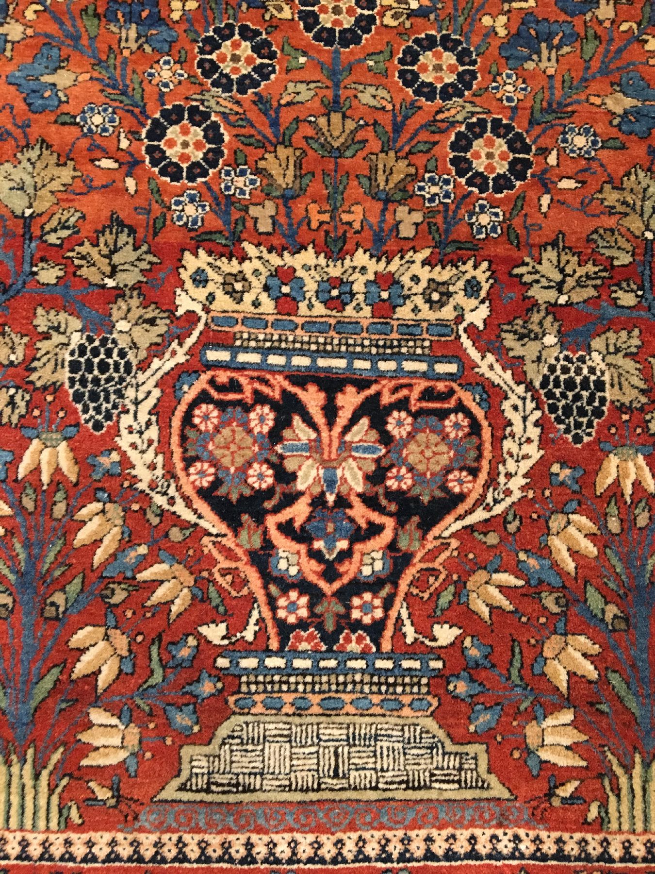Detail f: Feiner Keschan "Ateschoglou" antik (Lebensbaum-Vasen Design), Zentralpersien, 19.Jhd., Korkwolle geknüpft auf Baumwolle. Das Feld dieses ...
