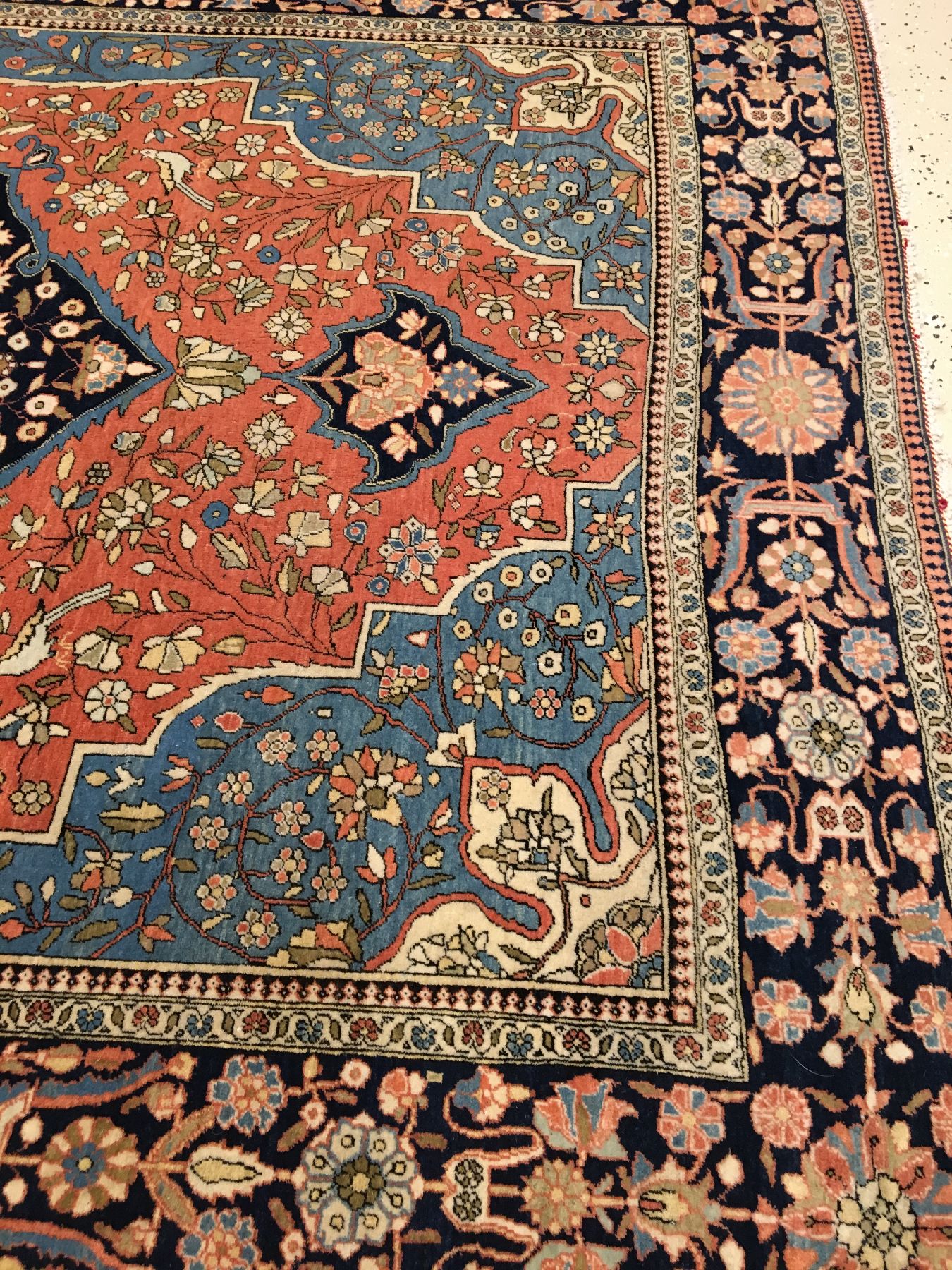 Detail d: Feiner Keschan "Mohtascham" antik, Zentralpersien, 19.Jhd., Korkwolle mit original violetten Seiden-Schirasis geknüpft auf Baumwolle. ...