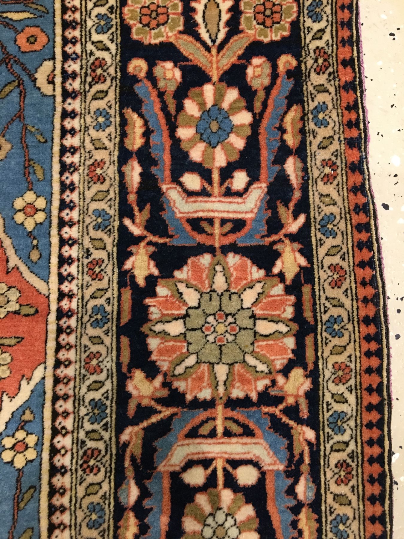 Detail g: Feiner Keschan "Mohtascham" antik, Zentralpersien, 19.Jhd., Korkwolle mit original violetten Seiden-Schirasis geknüpft auf Baumwolle. ...