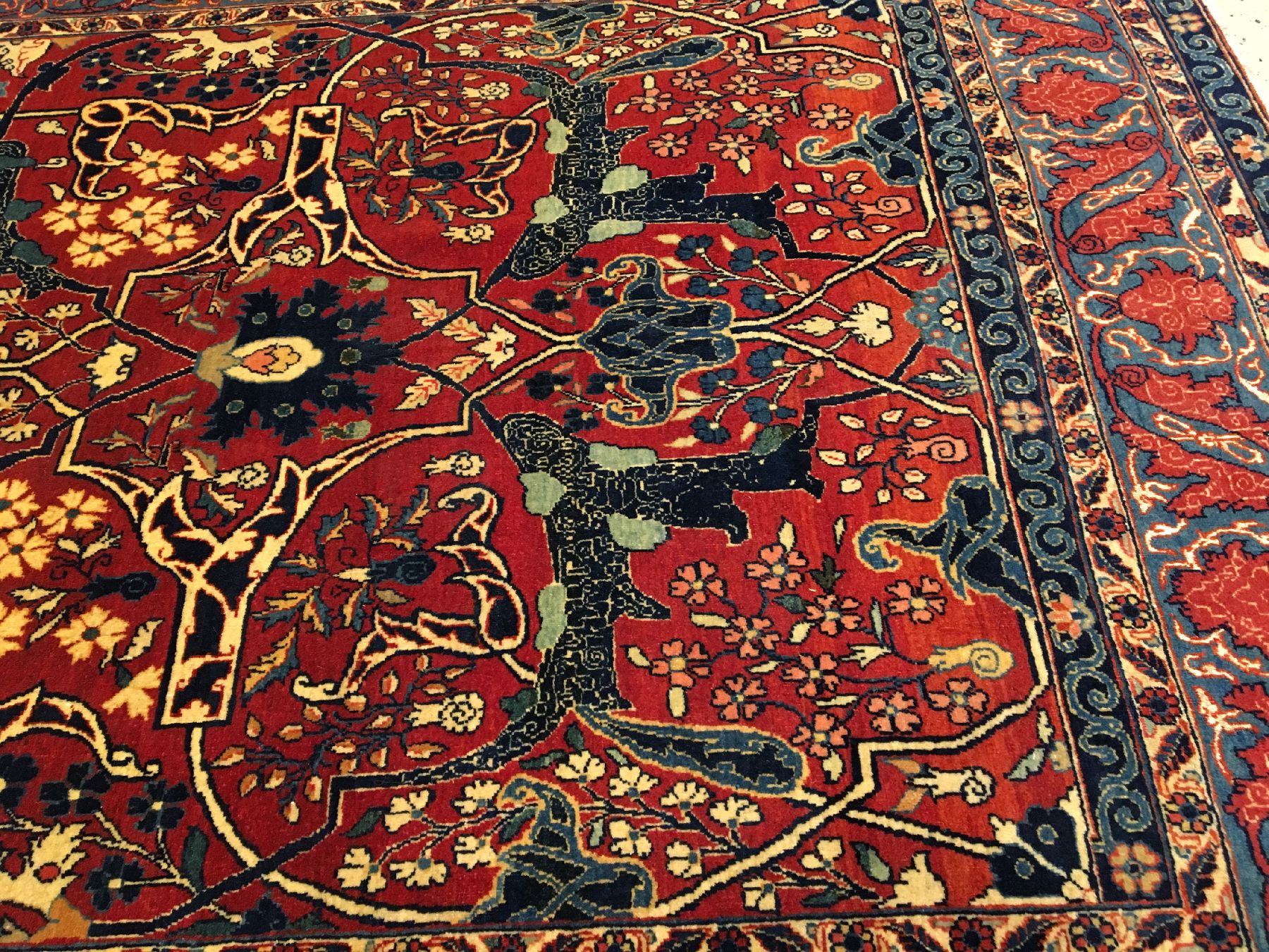 Detail d: Feiner Teheran "Part-Silk" antik, Zentralpersien, um 1900, Korkwolle mit Seiden-Highlights geknüpft auf Baumwolle. Dieser feine Teheran ...