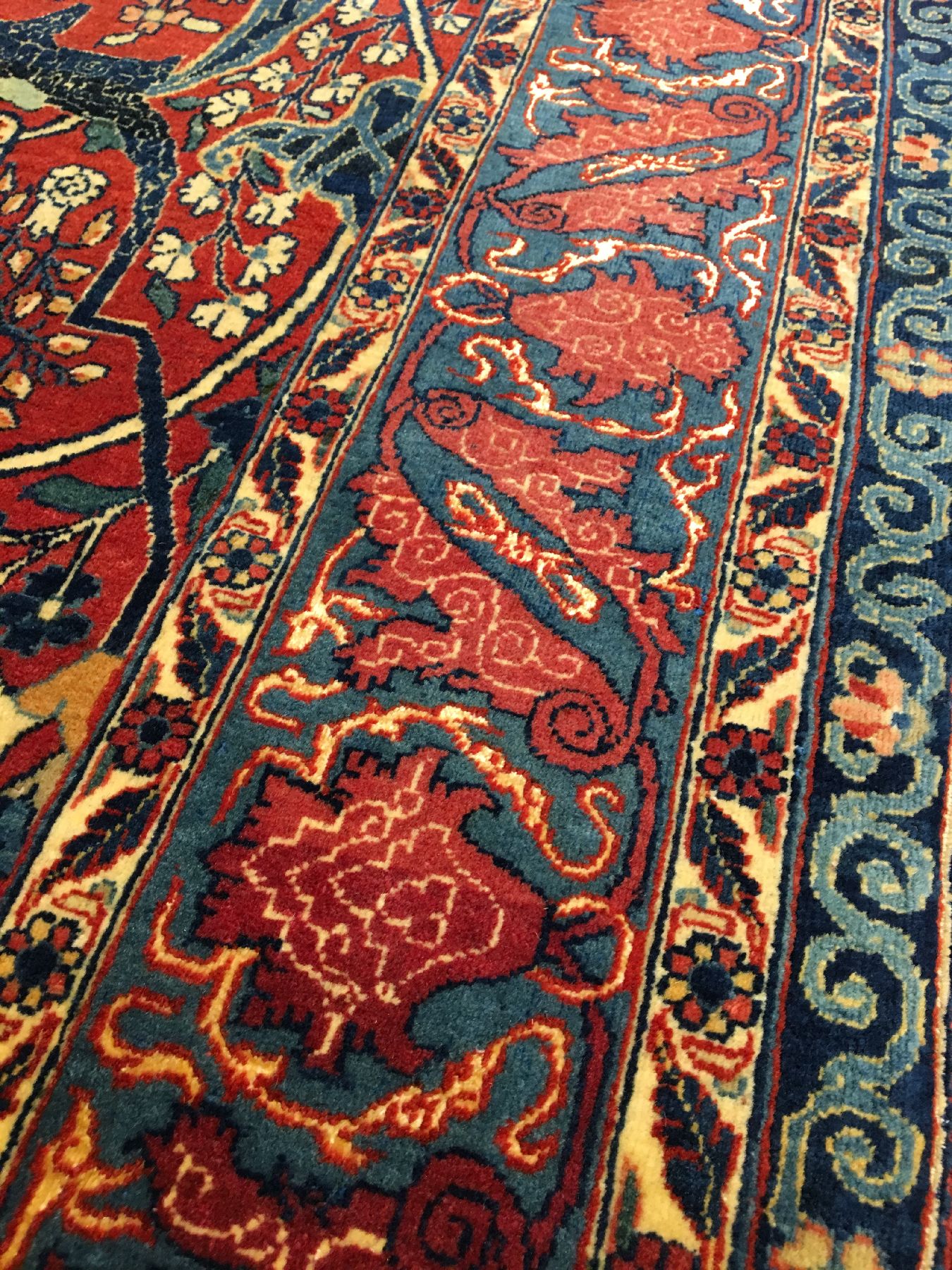Detail e: Feiner Teheran "Part-Silk" antik, Zentralpersien, um 1900, Korkwolle mit Seiden-Highlights geknüpft auf Baumwolle. Dieser feine Teheran ...