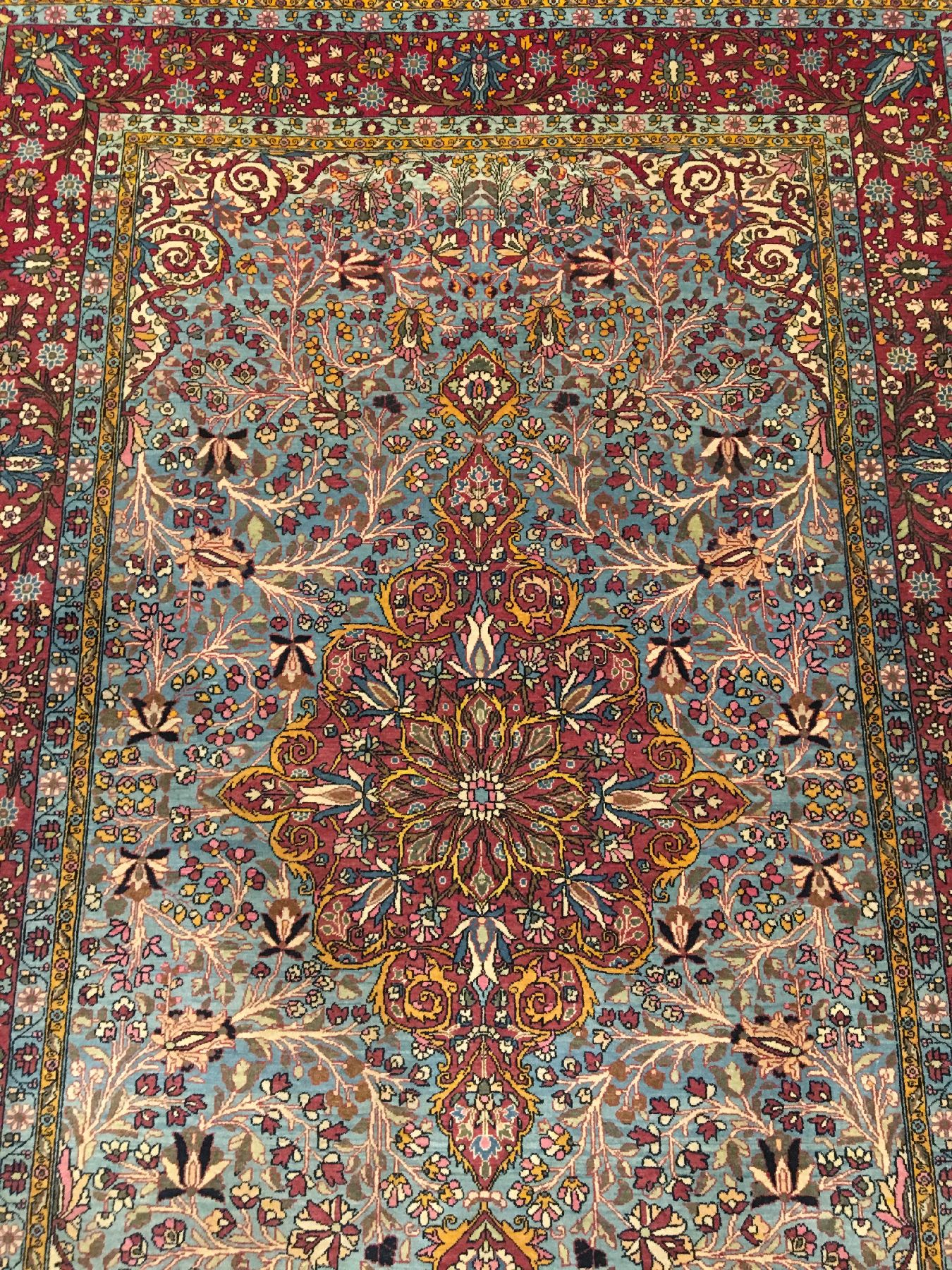 Detail a: Feiner himmelblauer Teheran antik, Zentralpersien, um 1900, Korkwolle geknüpft auf Baumwolle. Ein kunstvolles Teheran Medaillon belegt edel den ...