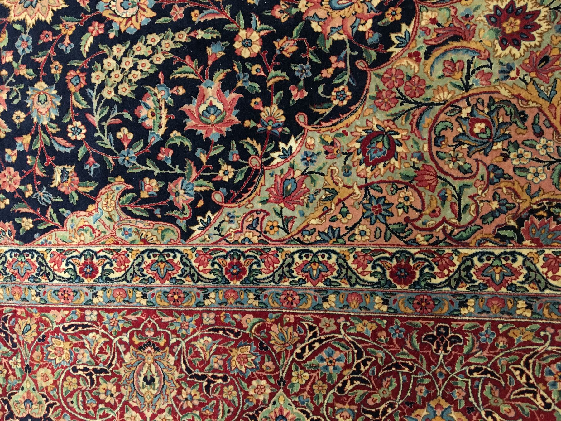 Detail f: Großer feiner Kerman-Lawer "Mohammad Arjomand" alt (Signiert), Südpersien, um 1940, Korkwolle geknüpft auf Baumwolle. Feiner und sauber ...