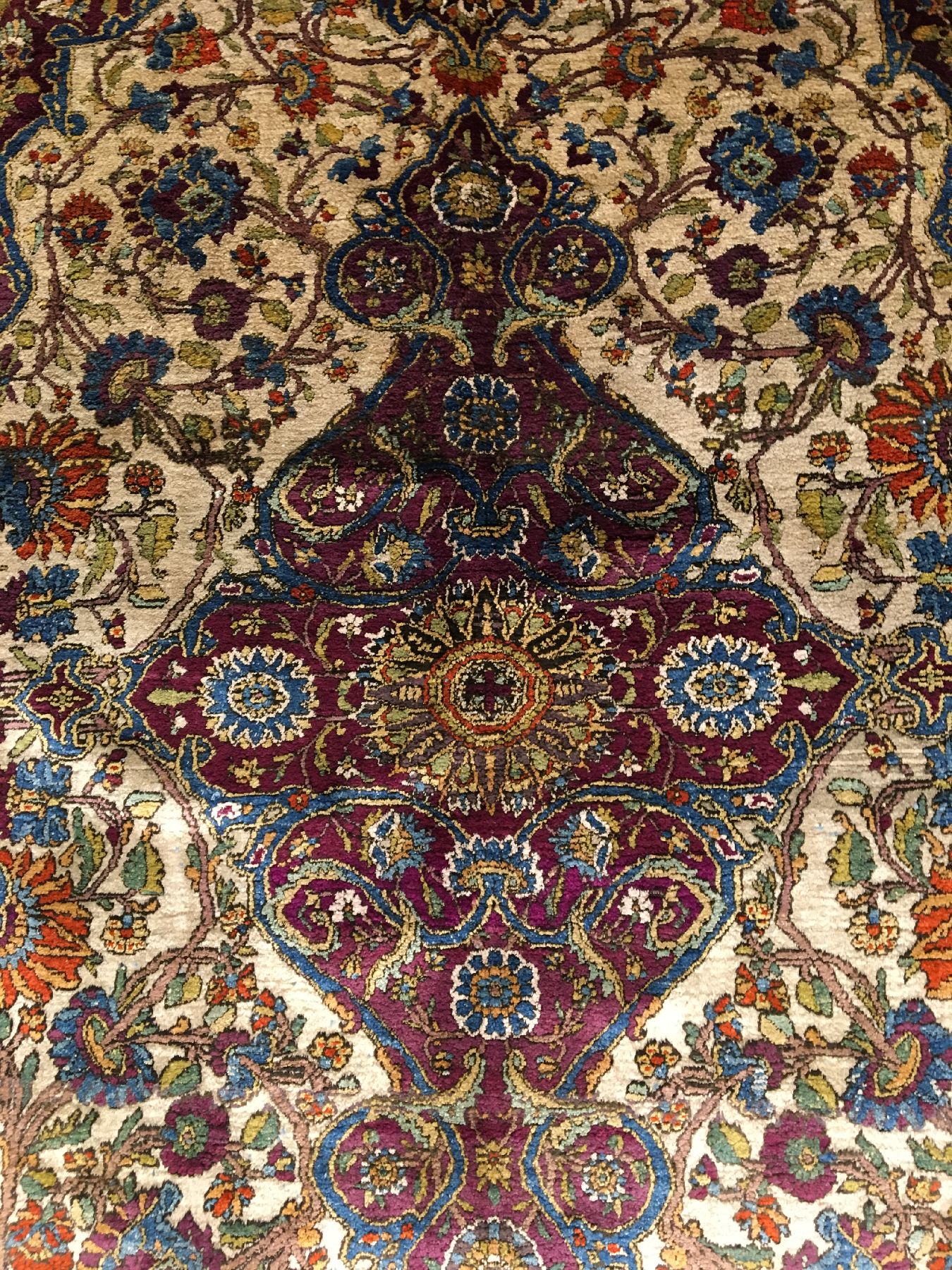 Detail e: Feiner Seiden Keschan "Mohtascham" antik, Zentralpersien, 19.Jhd., reine Naturseide. Bemerkenswert fein geknüpfter Seiden Keschan in ...