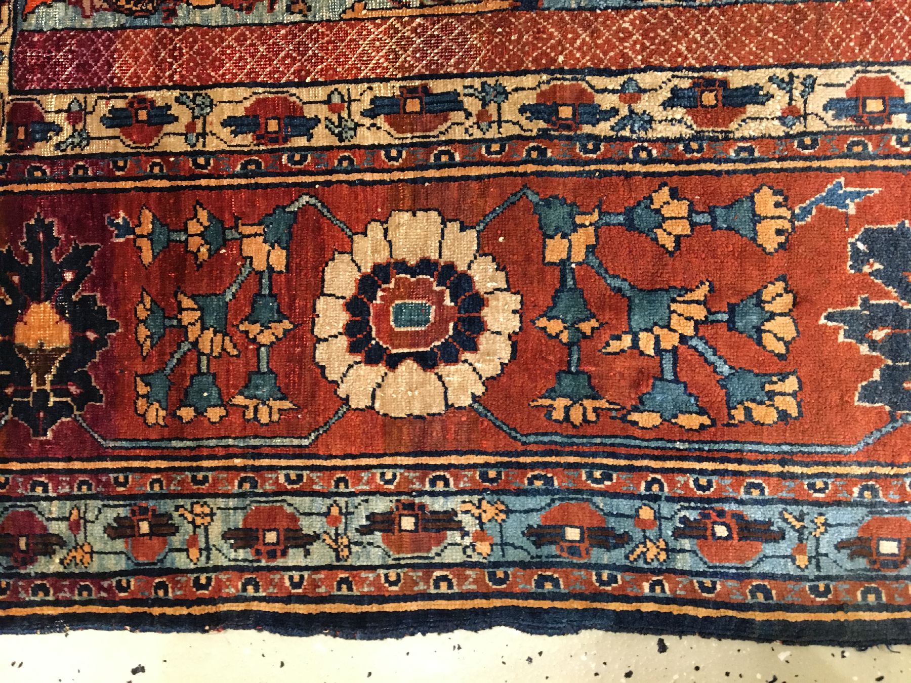 Detail e: Seltener Feiner Seiden Bakhschaisch antik, Nordwestpersien, Mitte 19.Jhd., reine Naturseide. Nach Knüpfstruktur Farben und Bordürenzeichnung ...