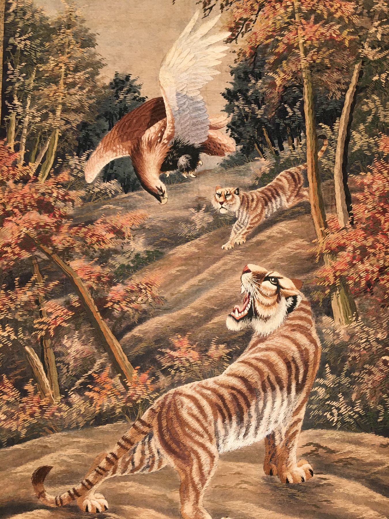 Detail a: Feine und seltene japanische "Seidenstickerei" antik (Tiger & Adler), Japan, Ende 19.Jhd., Seidenstickerei mit original Kimono- Stoff ...