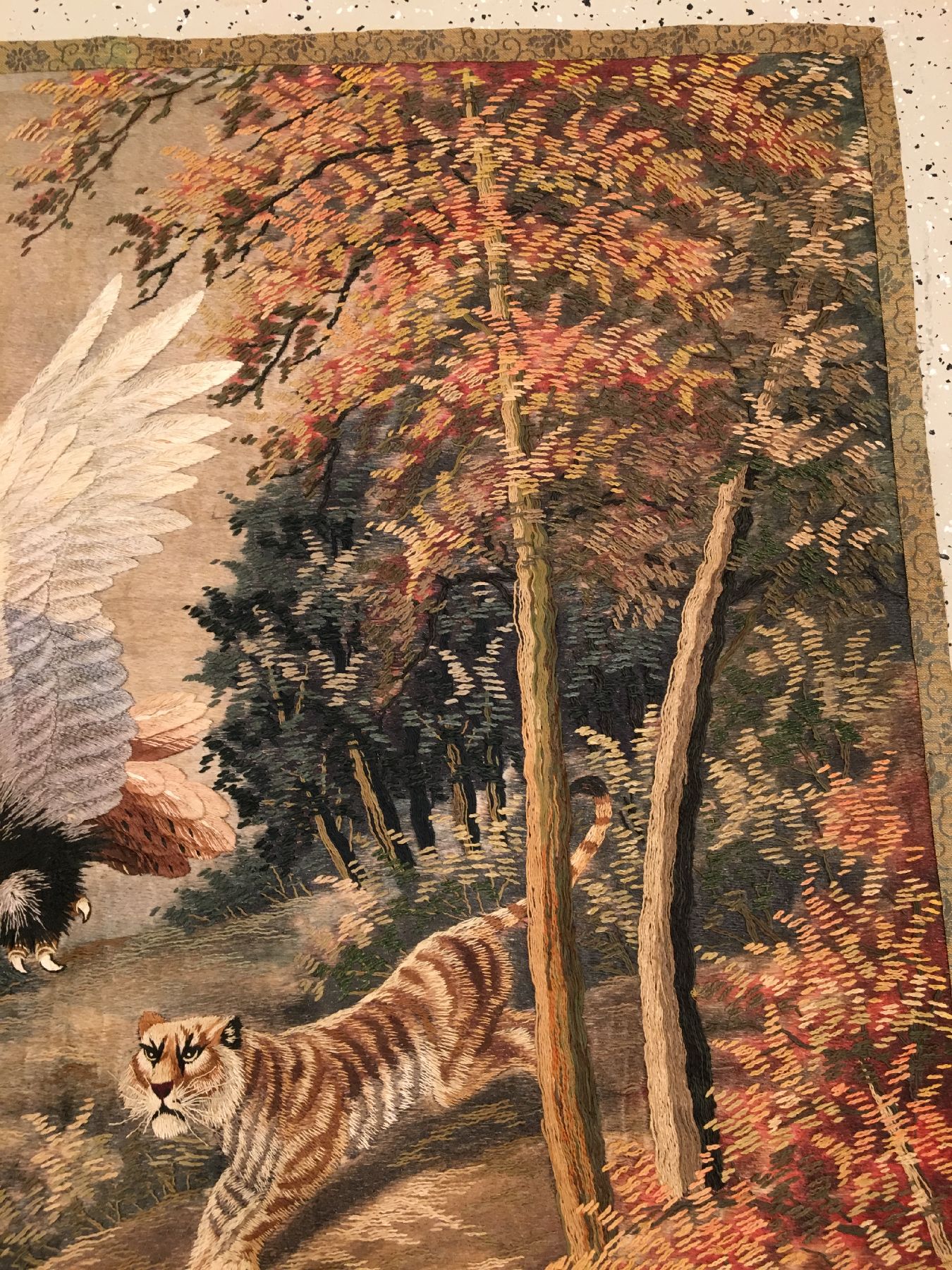 Detail f: Feine und seltene japanische "Seidenstickerei" antik (Tiger & Adler), Japan, Ende 19.Jhd., Seidenstickerei mit original Kimono- Stoff ...