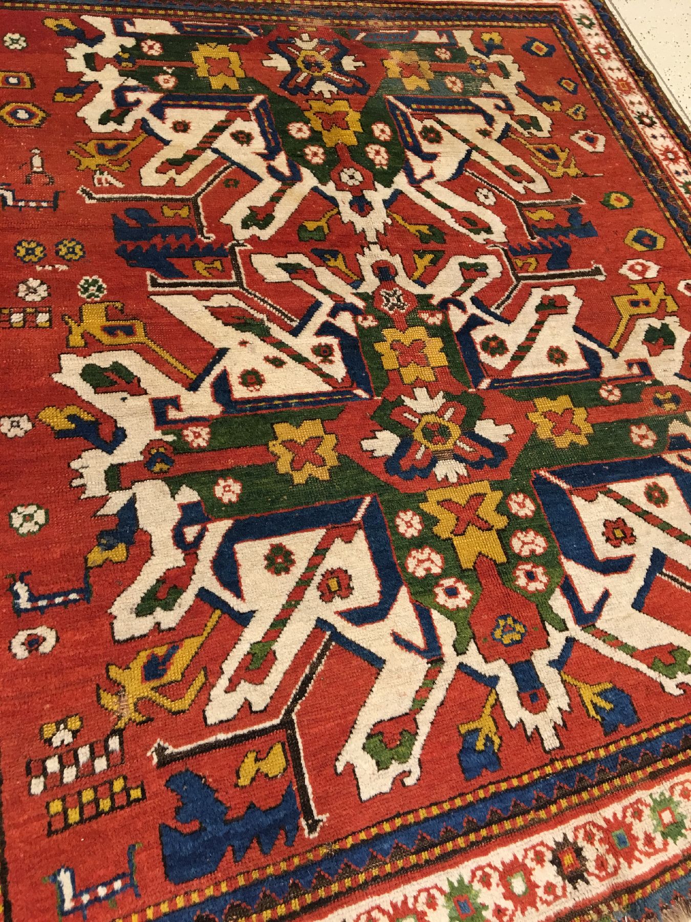 Detail a: Tschelaberd Kasak antik (Adler Kasak), Südkaukasus, 19.Jhd., Wolle geknüpft auf Wolle. Seltener fast quadratischer Tschelaberd mit ein ...