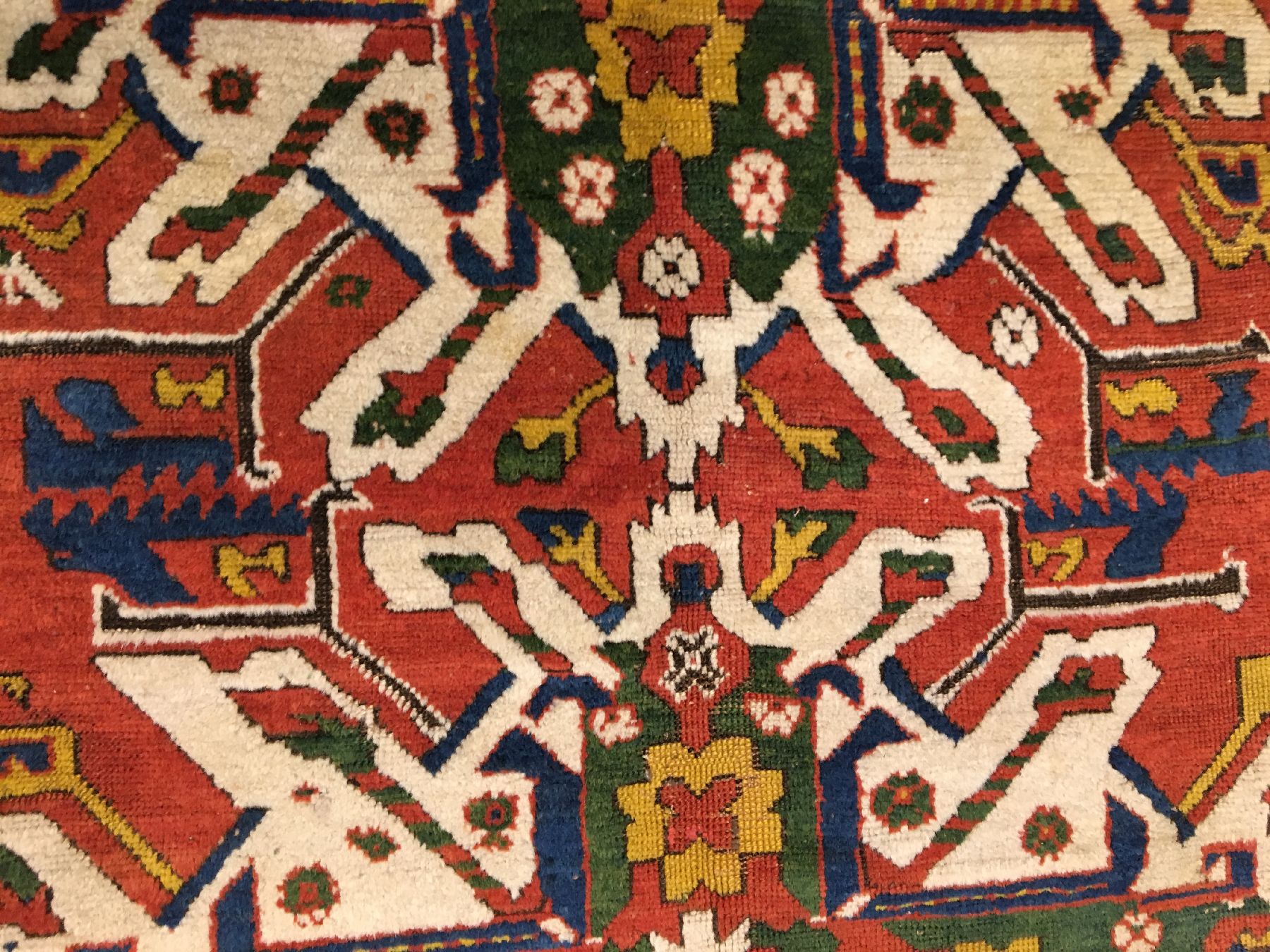 Detail e: Tschelaberd Kasak antik (Adler Kasak), Südkaukasus, 19.Jhd., Wolle geknüpft auf Wolle. Seltener fast quadratischer Tschelaberd mit ein ...