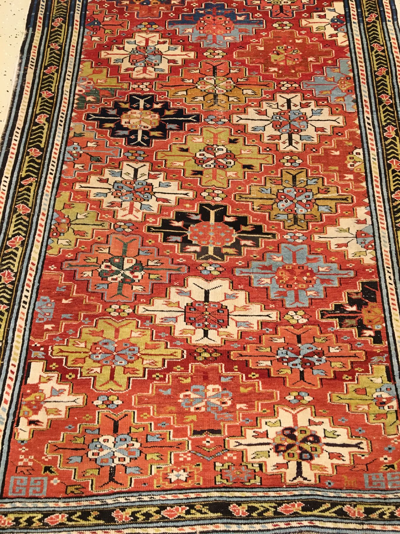 Detail a: Feiner seltener Schirwan antik, Ostkaukasus Baku-Gebiet Azerbaijan, 19.Jhd., Wolle geknüpft auf Wolle. Bemerkenswert fein geknüpfter Schirwan aus ...