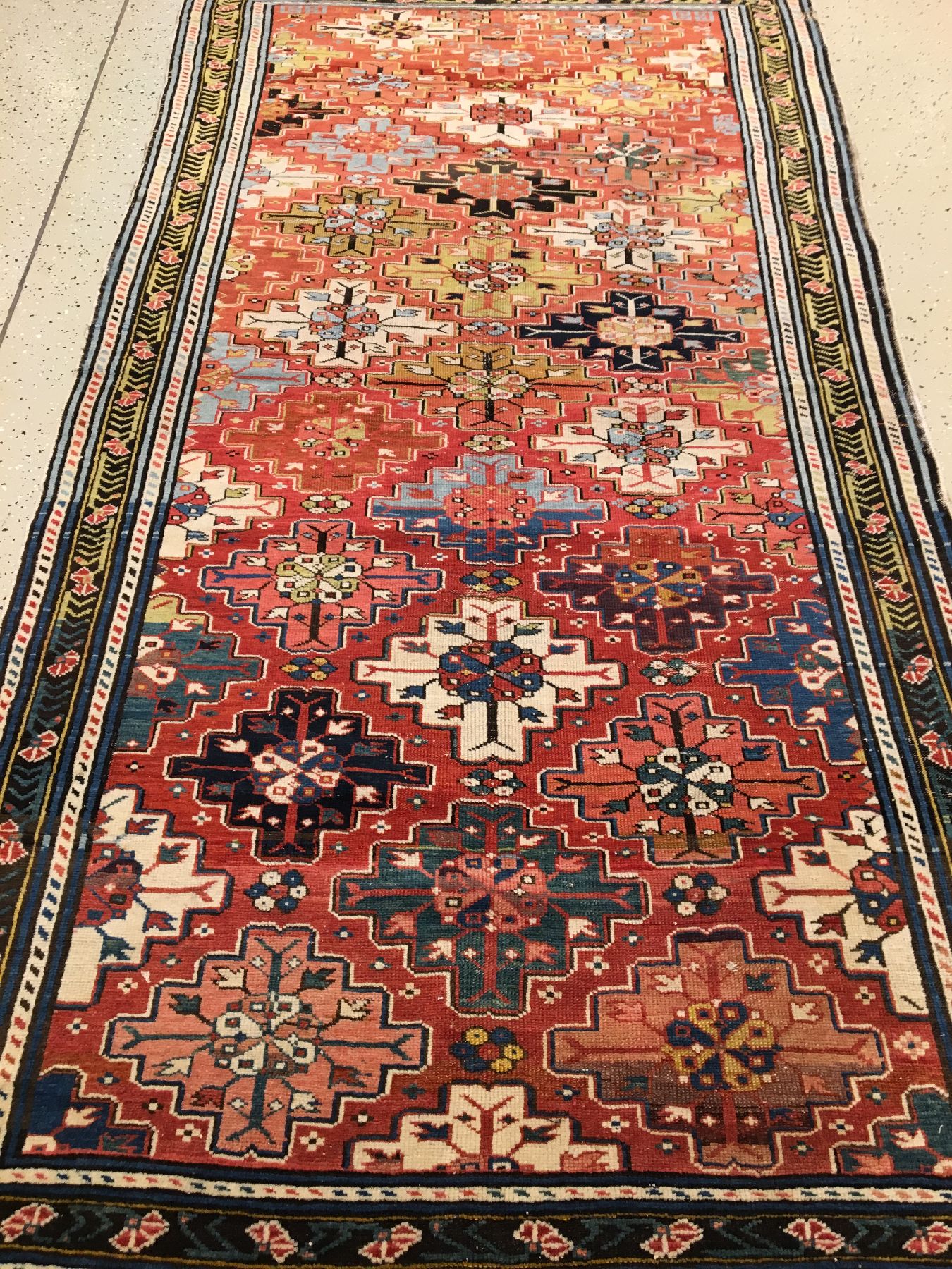 Detail b: Feiner seltener Schirwan antik, Ostkaukasus Baku-Gebiet Azerbaijan, 19.Jhd., Wolle geknüpft auf Wolle. Bemerkenswert fein geknüpfter Schirwan aus ...