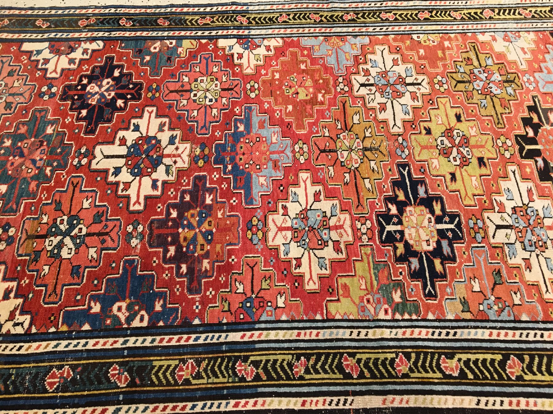Detail c: Feiner seltener Schirwan antik, Ostkaukasus Baku-Gebiet Azerbaijan, 19.Jhd., Wolle geknüpft auf Wolle. Bemerkenswert fein geknüpfter Schirwan aus ...