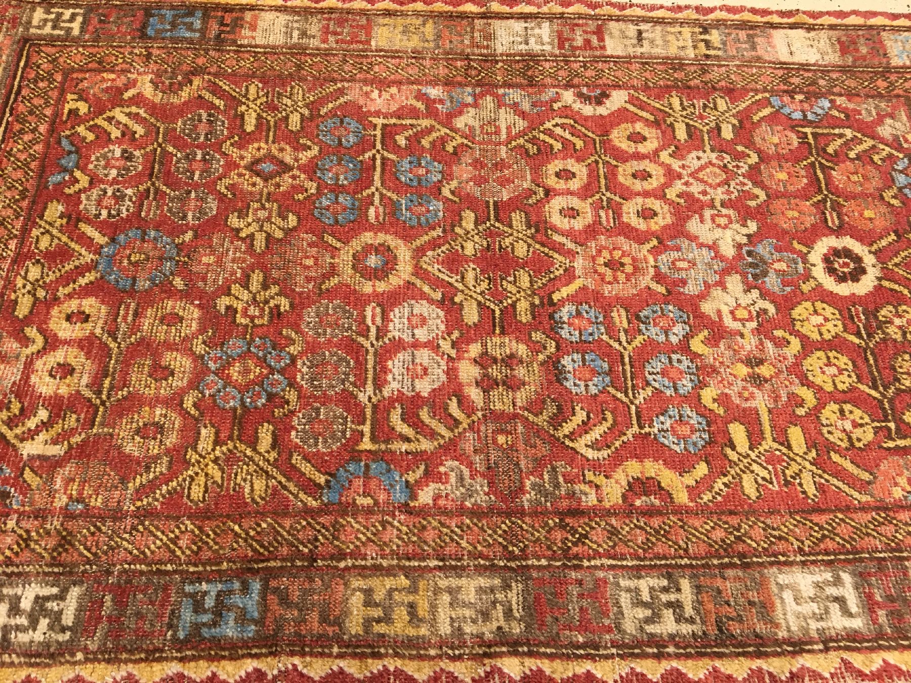 Detail b: Khotan antik, Ostturkestan, Mitte 19.Jhd., Wolle geknüpft auf Baumwolle. Seltener kleinformatiger Khotan mit charakteristischen Blüten allover ...