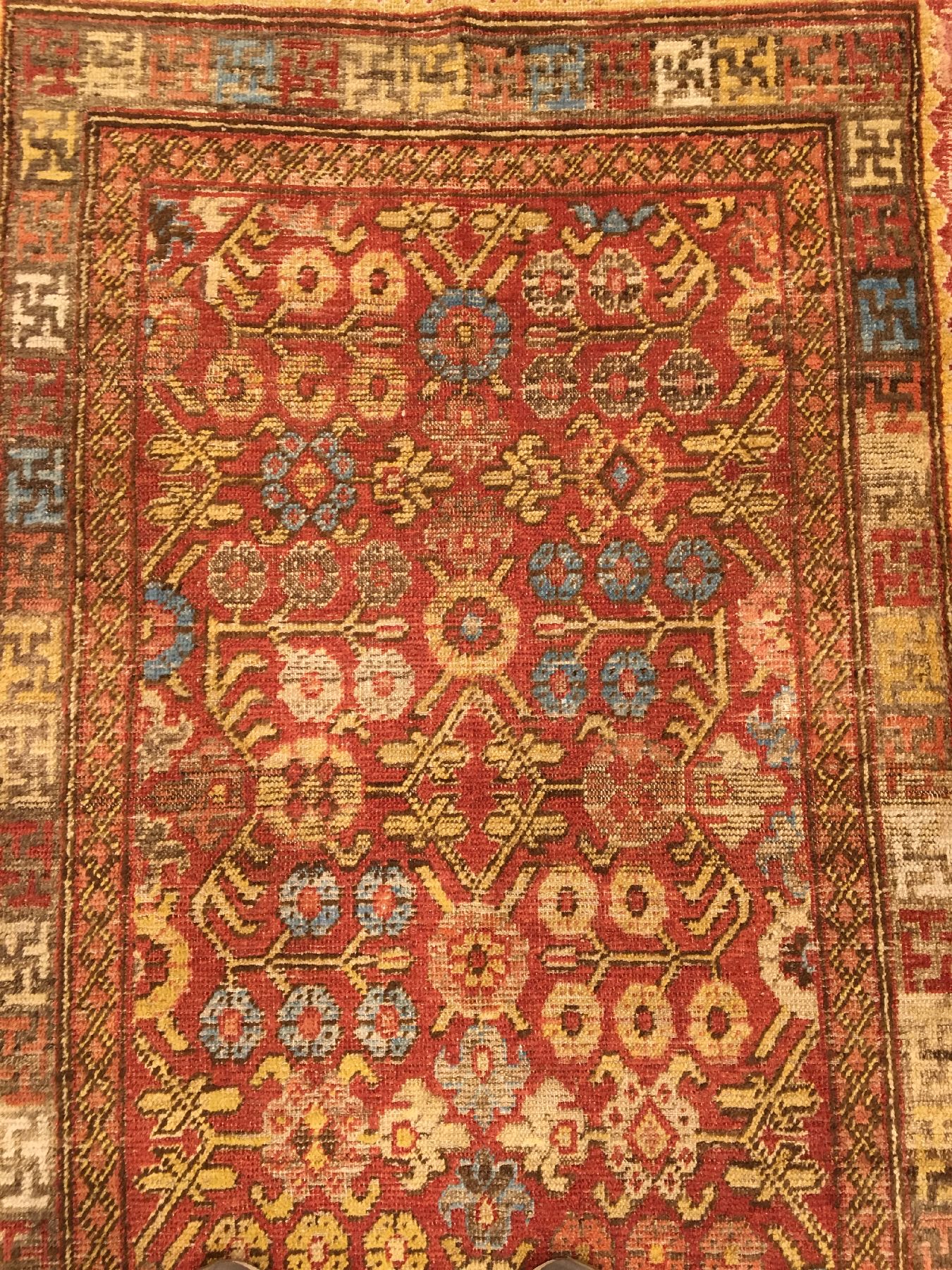 Detail c: Khotan antik, Ostturkestan, Mitte 19.Jhd., Wolle geknüpft auf Baumwolle. Seltener kleinformatiger Khotan mit charakteristischen Blüten allover ...