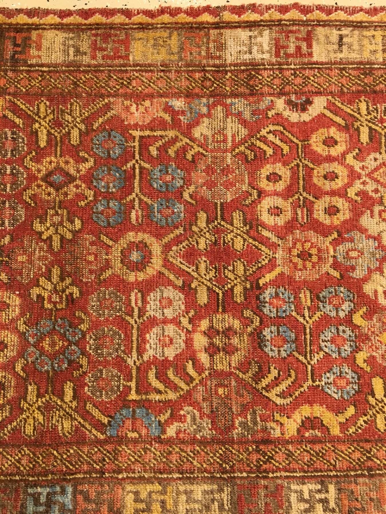 Detail e: Khotan antik, Ostturkestan, Mitte 19.Jhd., Wolle geknüpft auf Baumwolle. Seltener kleinformatiger Khotan mit charakteristischen Blüten allover ...