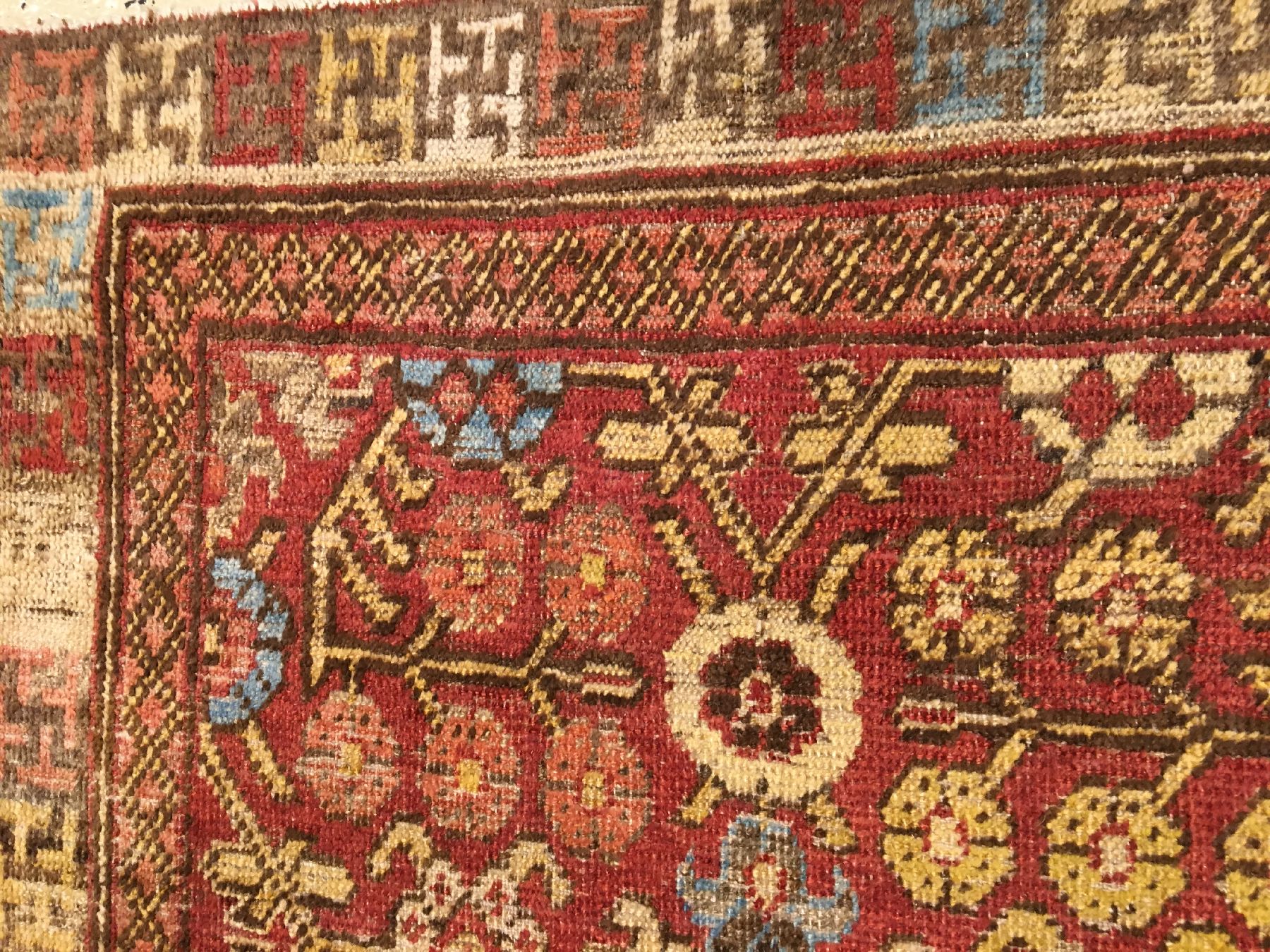 Detail f: Khotan antik, Ostturkestan, Mitte 19.Jhd., Wolle geknüpft auf Baumwolle. Seltener kleinformatiger Khotan mit charakteristischen Blüten allover ...