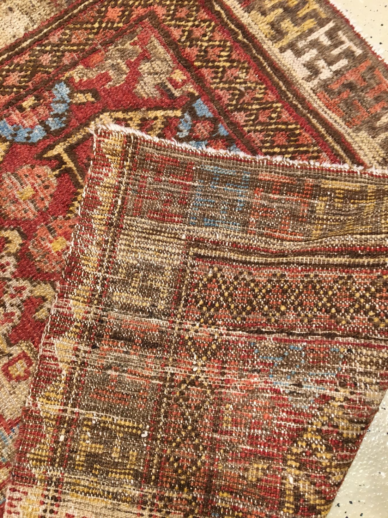 Detail i: Khotan antik, Ostturkestan, Mitte 19.Jhd., Wolle geknüpft auf Baumwolle. Seltener kleinformatiger Khotan mit charakteristischen Blüten allover ...